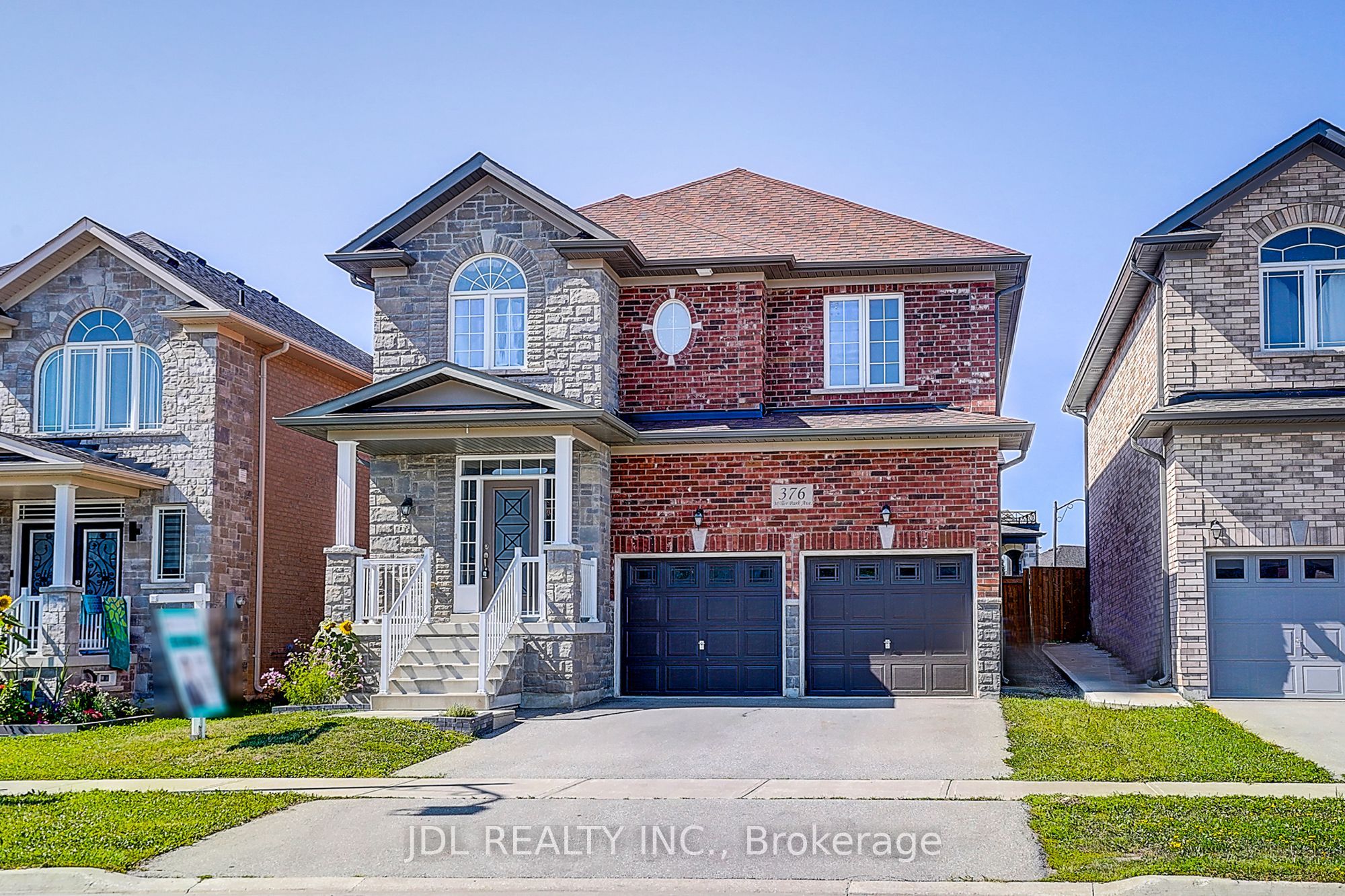 376 Miller Park Avenue, Bradford West Gwillimbury, ON L3Z 3J2 photo 2
