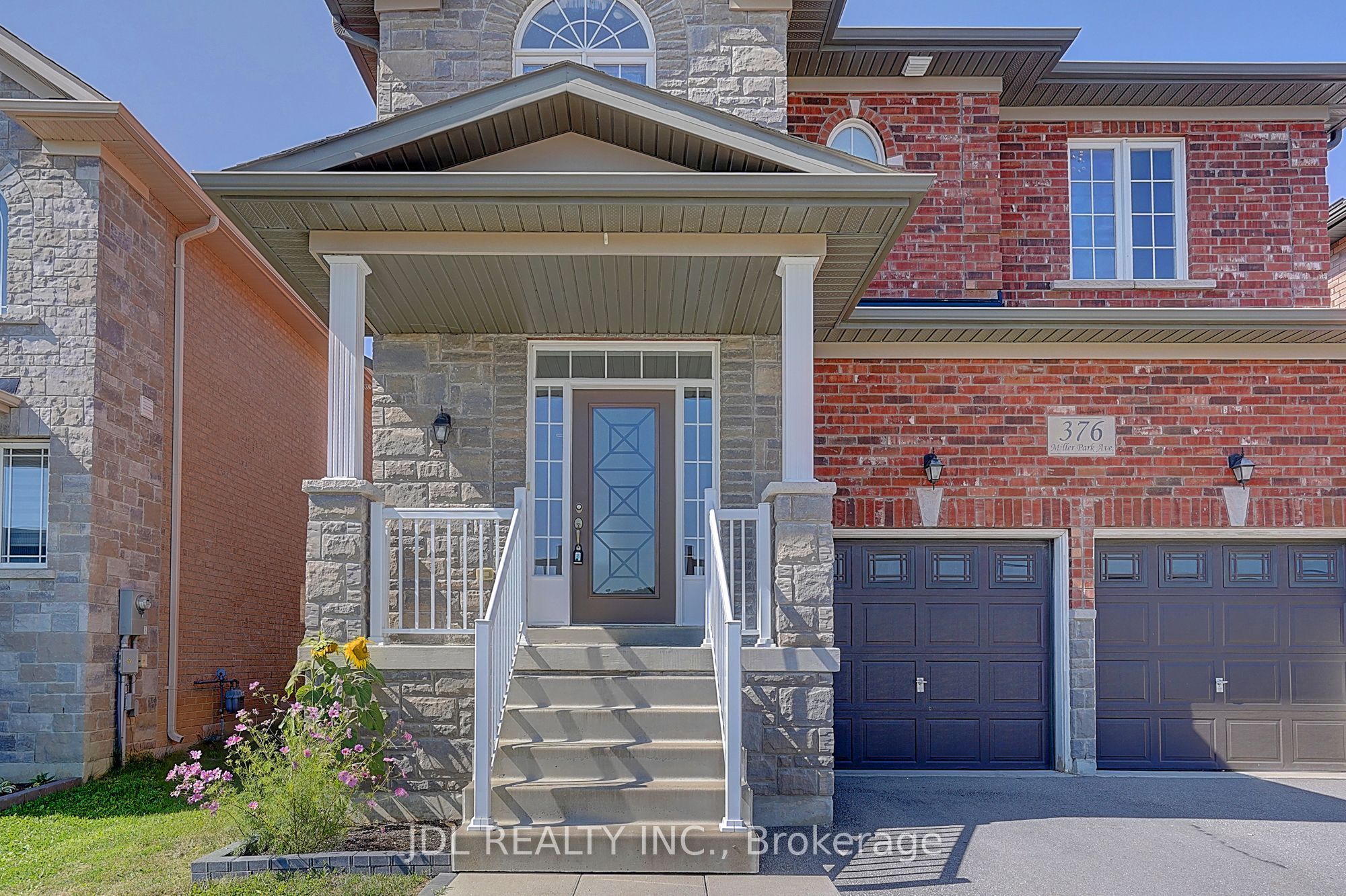 376 Miller Park Avenue, Bradford West Gwillimbury, ON L3Z 3J2 photo 3