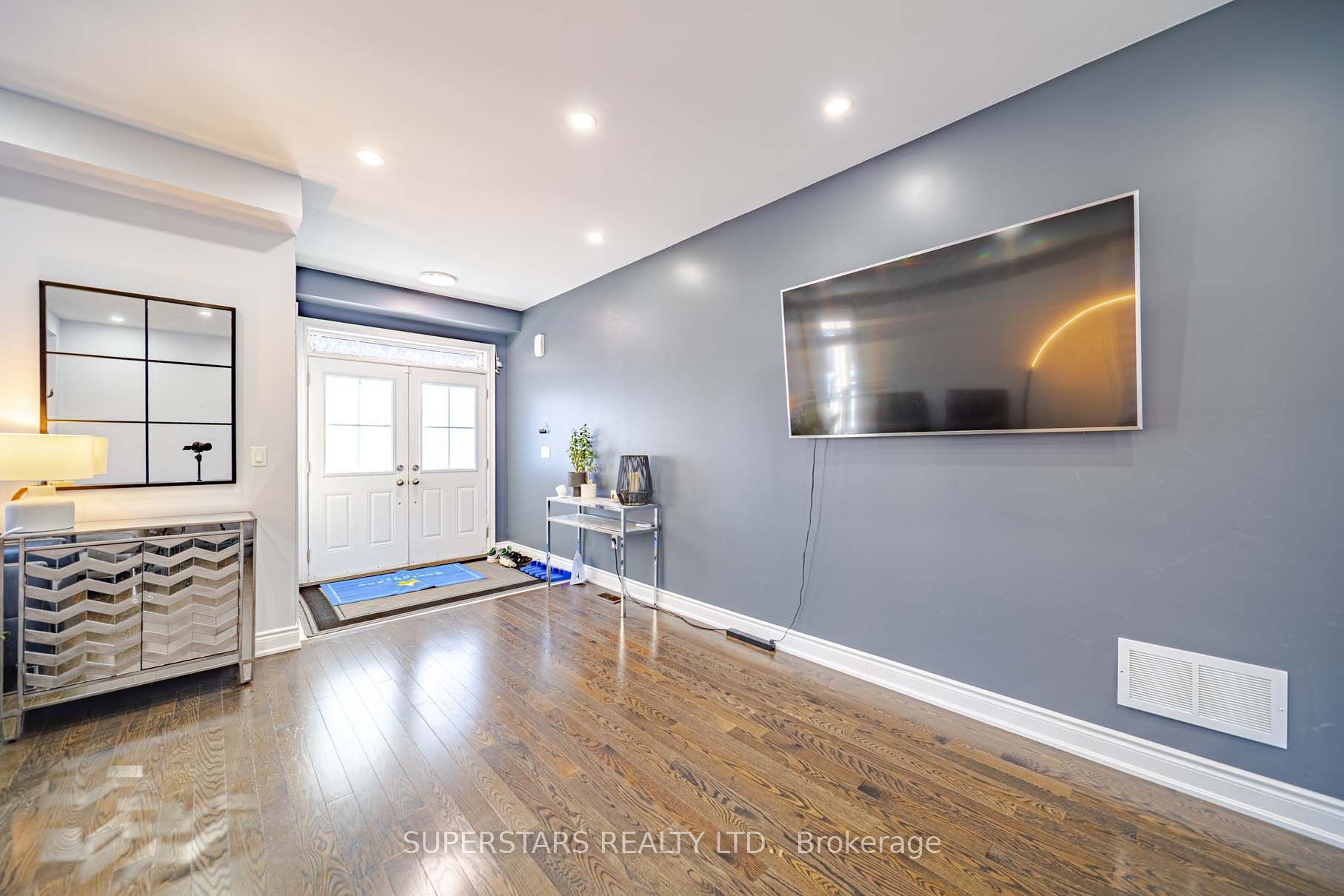 30 Festival Court, East Gwillimbury, ON L9N 0N8 photo 3