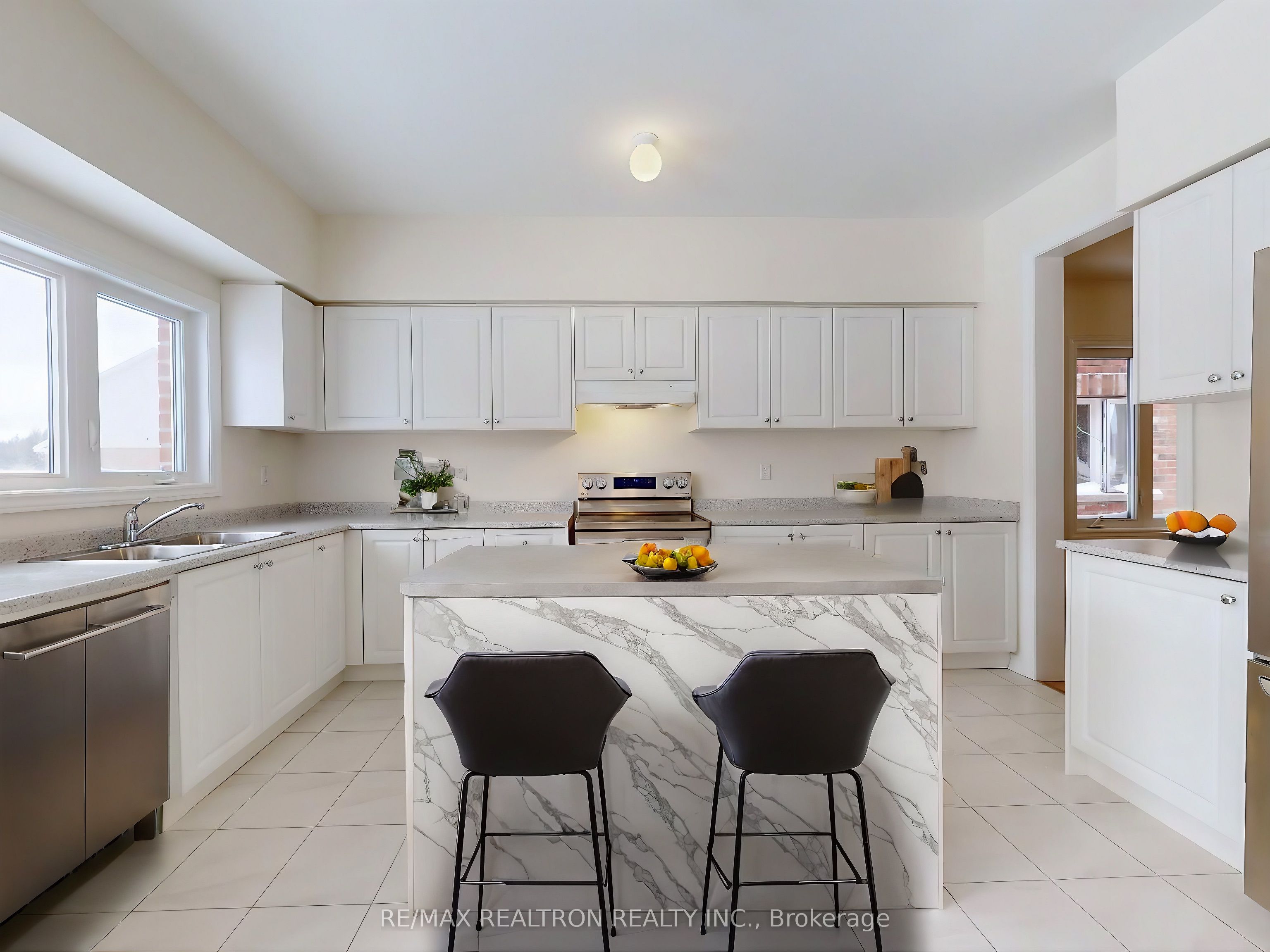 6 Grieve Avenue, Georgina, ON L0E 1R0 photo 5