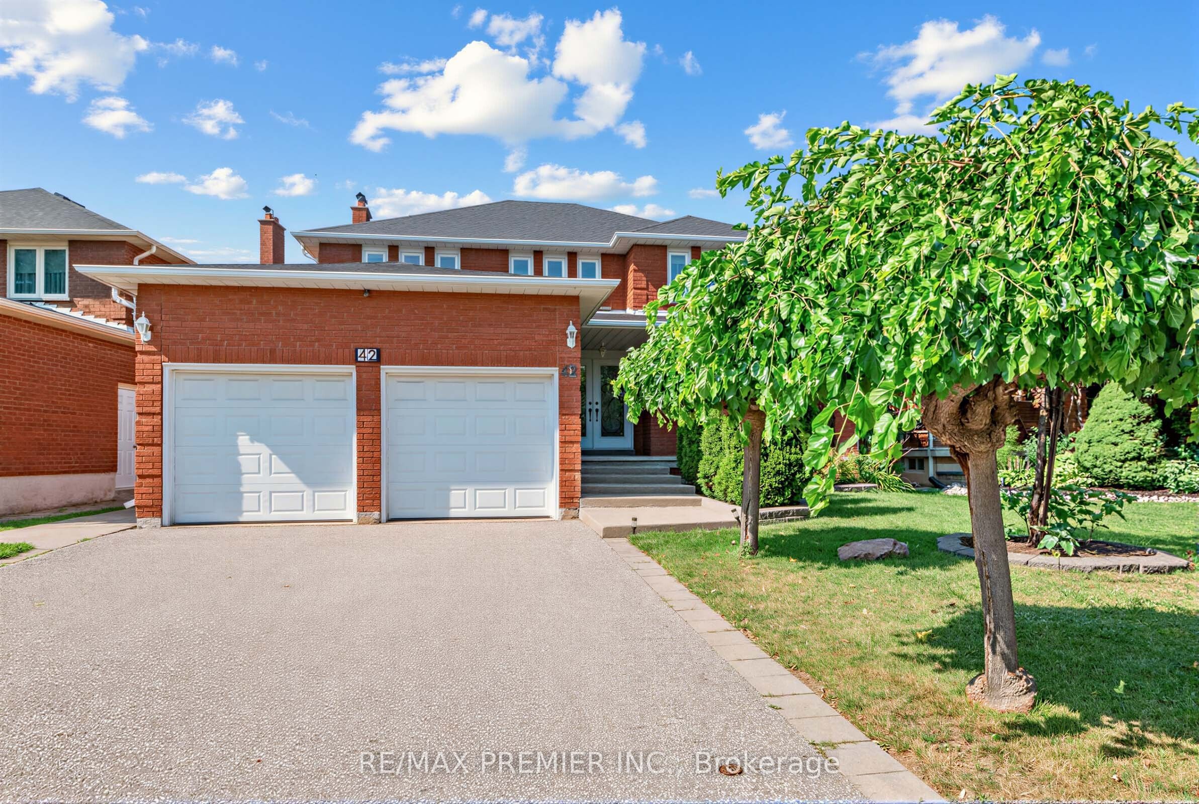 42 Burgosa Court, Vaughan, ON L4L 5C3 photo 2