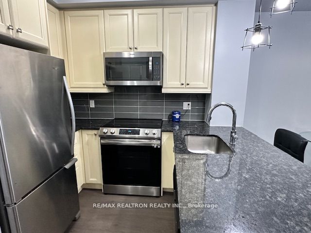 555 William Graham Drive 228, Aurora, ON L4G 3H9 photo 5