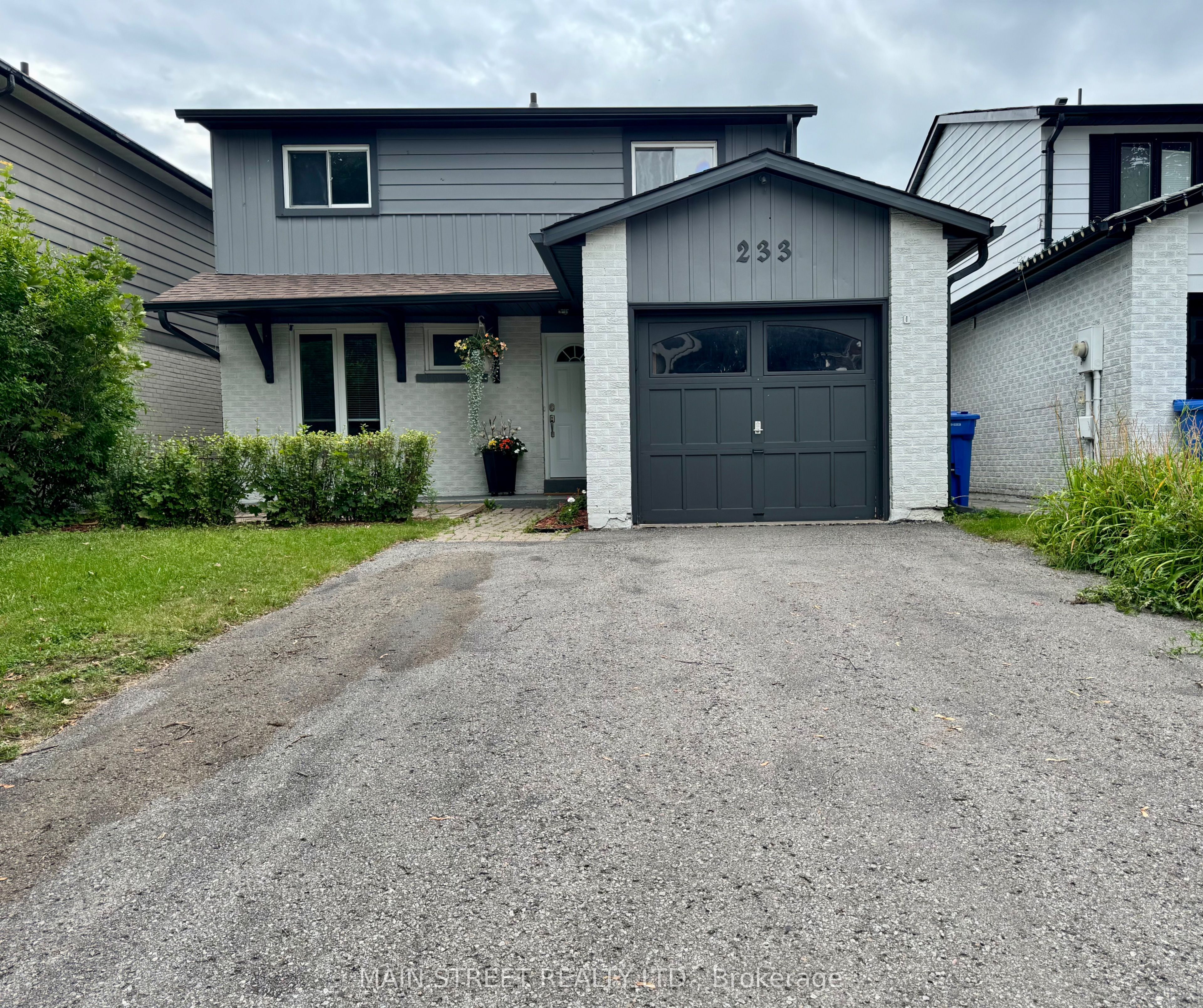 233 Thoms Crescent, Newmarket, ON L3Y 1C9 photo 2