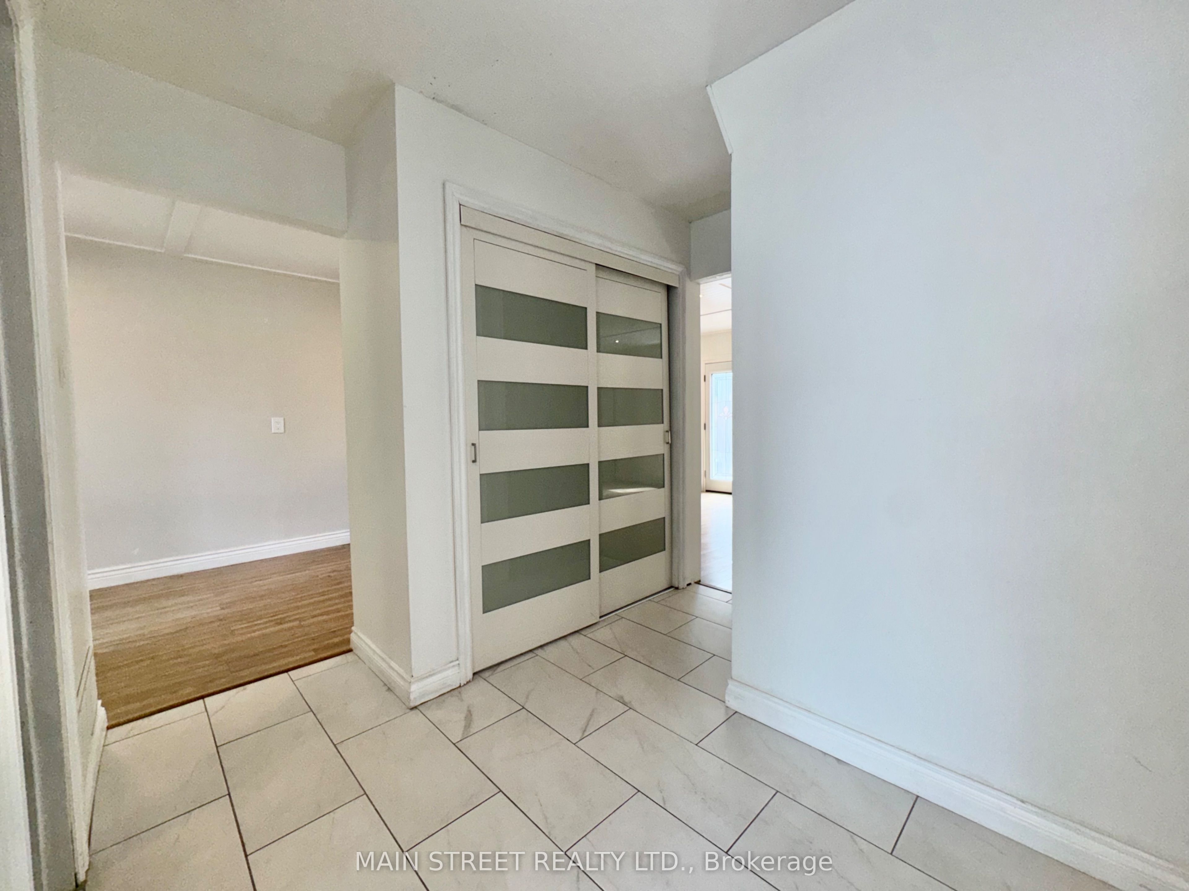 233 Thoms Crescent, Newmarket, ON L3Y 1C9 photo 5