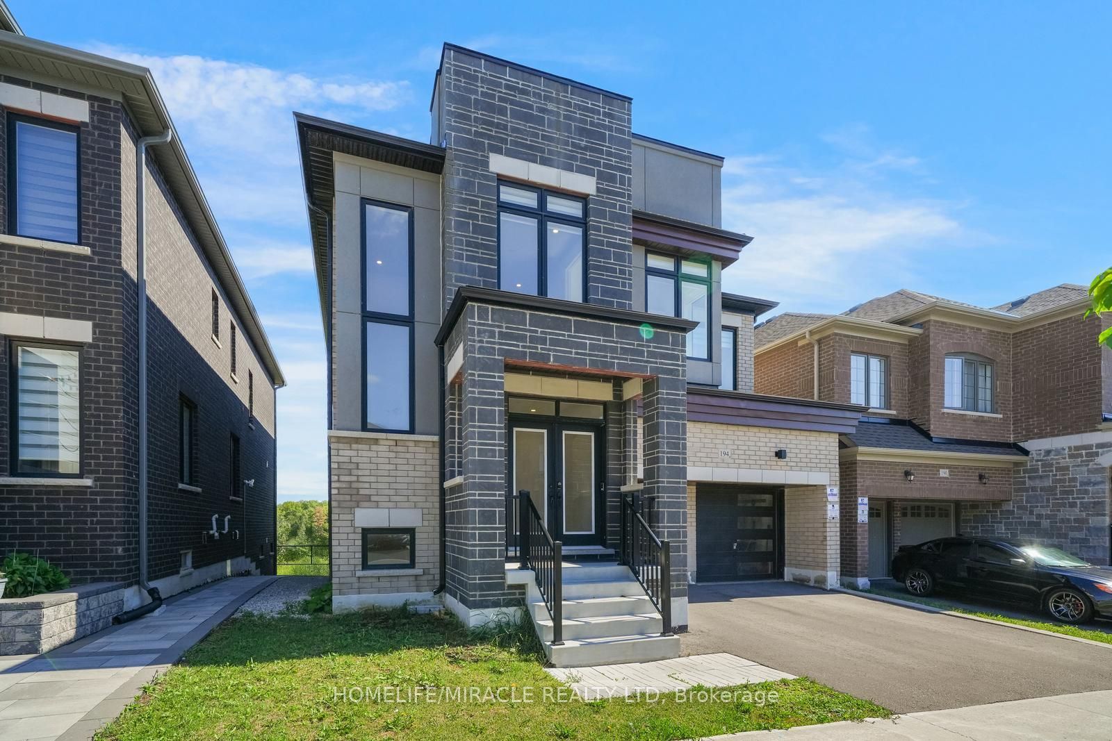 194 Boundary Boulevard, Whitchurch-Stouffville, ON L4A 4W3 photo 2
