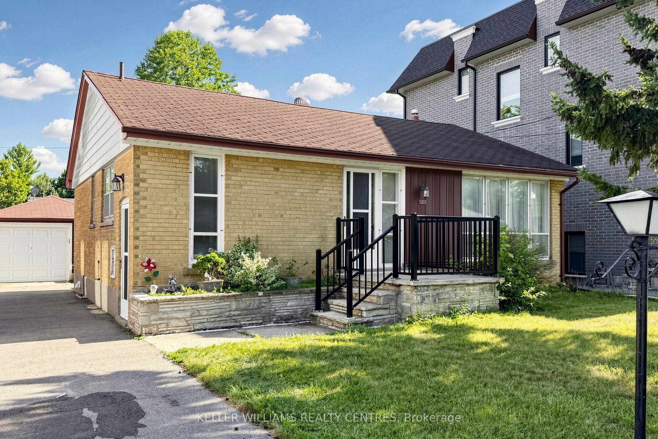 302 Palmer Avenue, Richmond Hill, ON L4C 1P3
