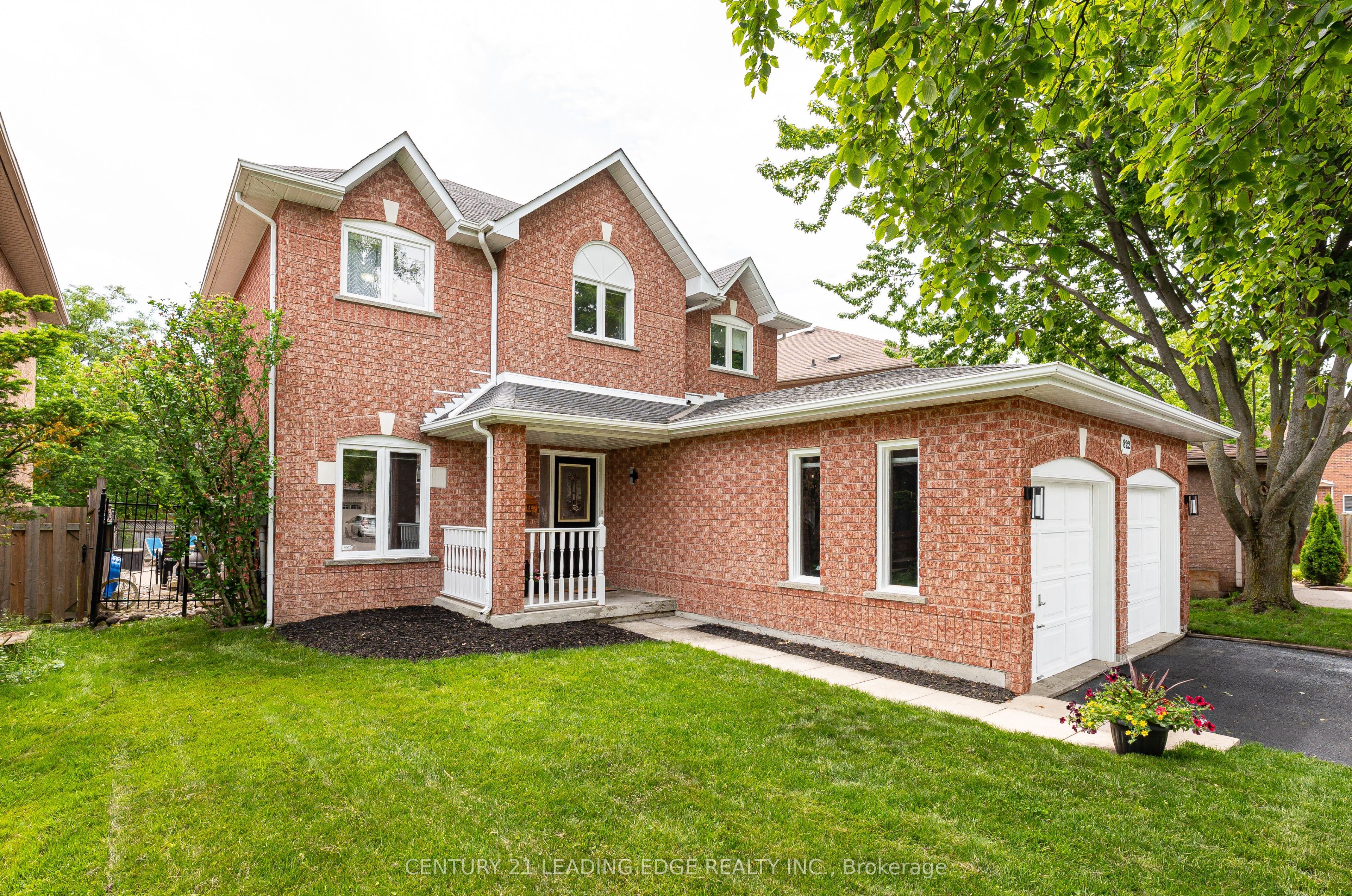 822 Surin Court, Newmarket, ON L3Y 8R4 photo 2