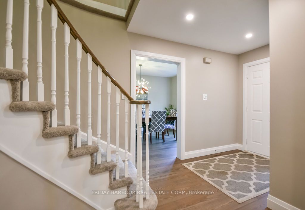 102 Colony Trail Boulevard, East Gwillimbury, ON L9N 1E3 photo 4