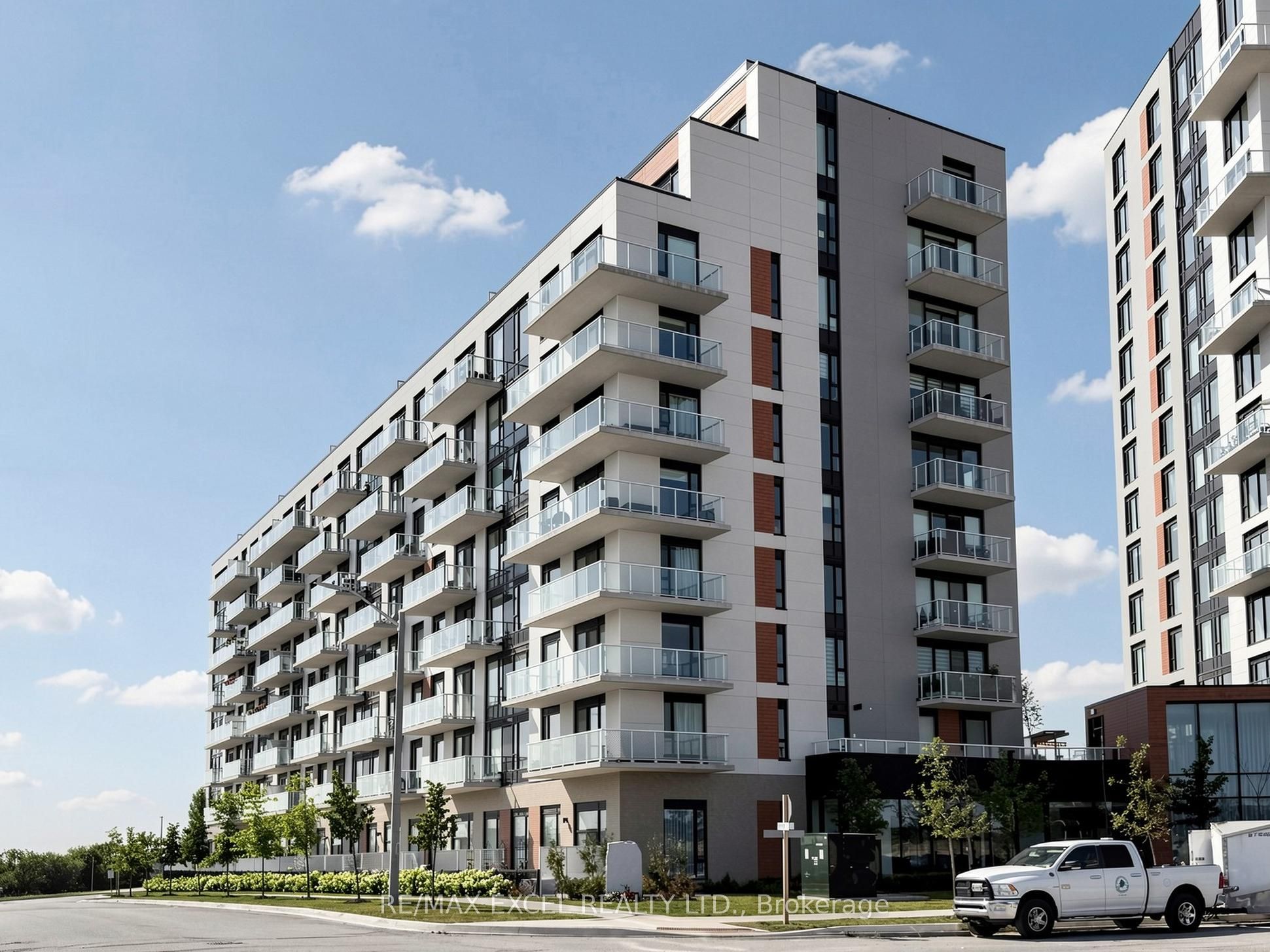6 David Eyer Road 602, Richmond Hill, ON L4S 0N5