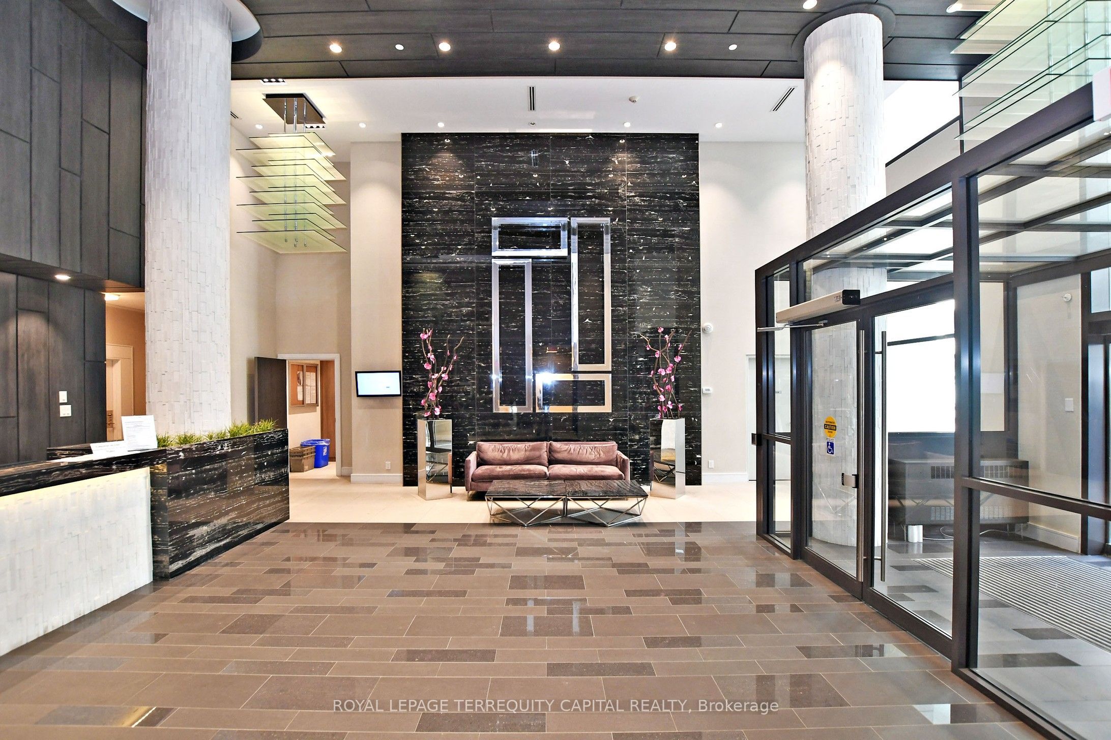 9199 Yonge Street 306, Richmond Hill, ON L4C 1H7 photo 3