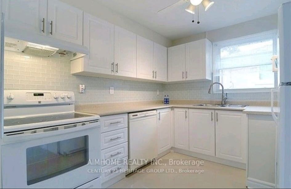 39 Lindsay Avenue Main Floor, Newmarket, ON L3Y 4N7 photo 4