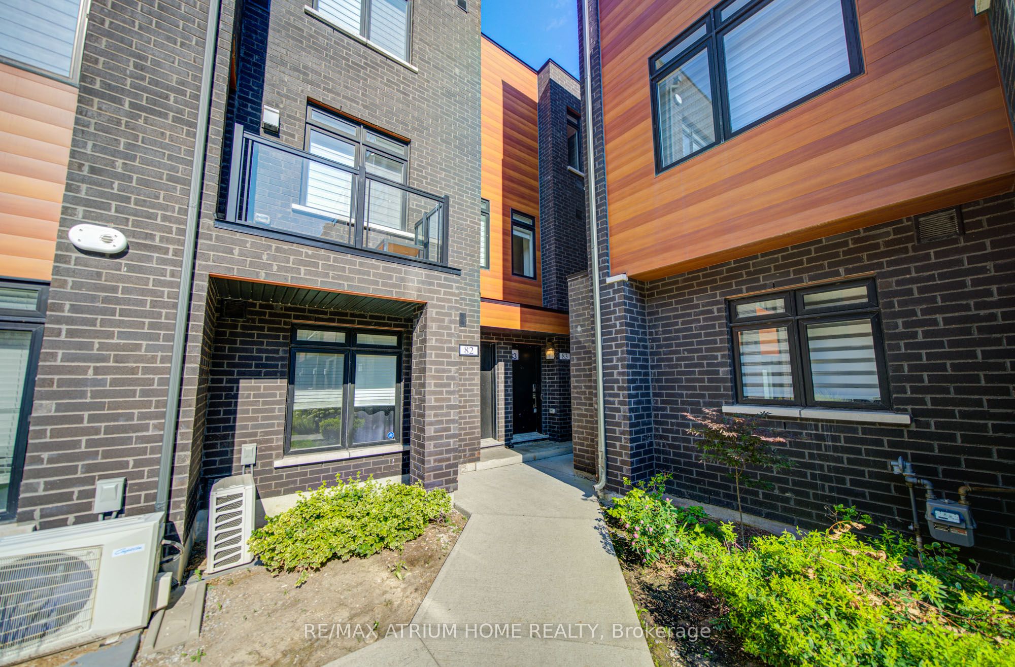 370 Red Maple Road 83, Richmond Hill, ON L4C 5T4 photo 2