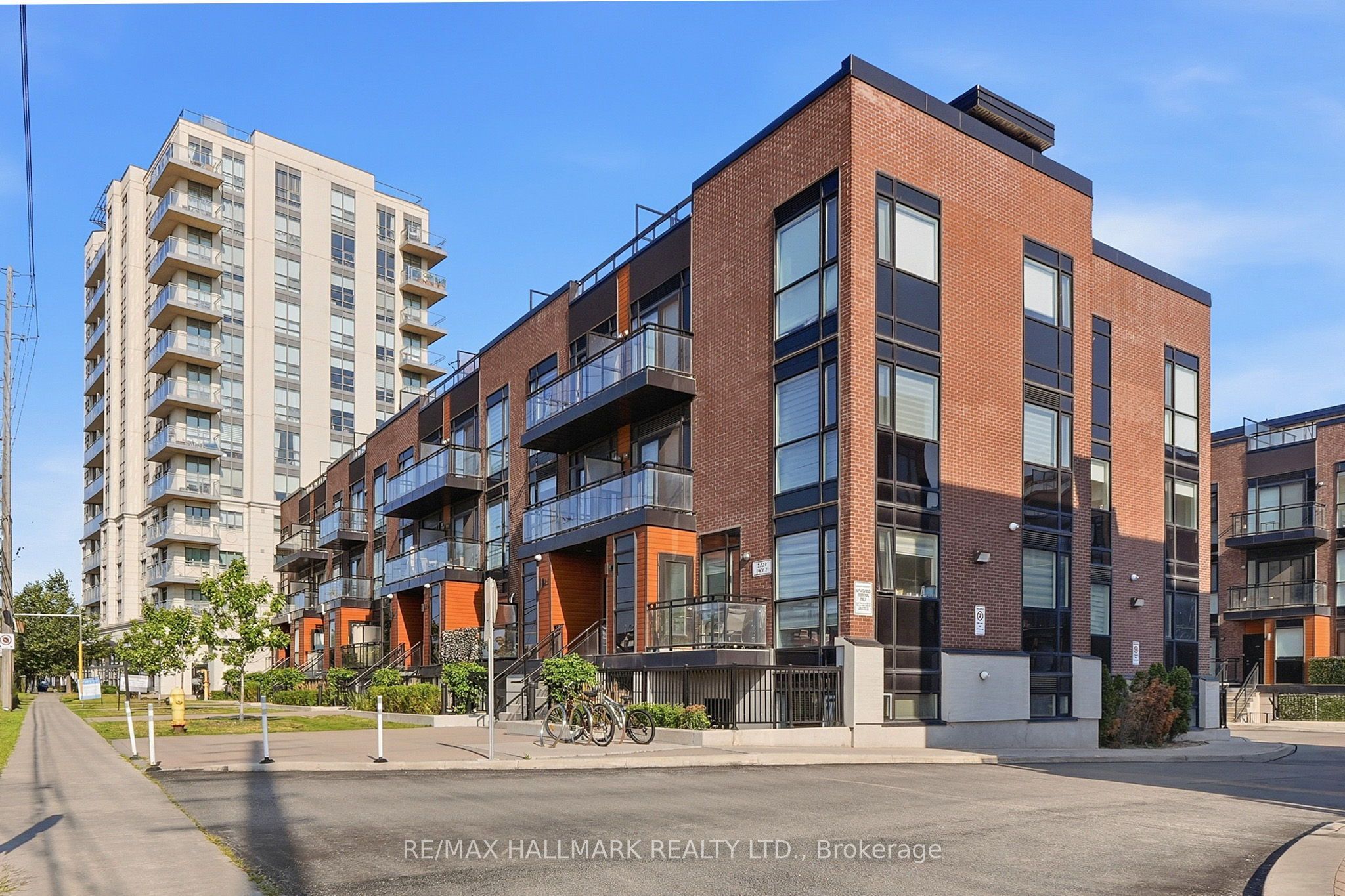 5279 Highway 7 203B, Vaughan, ON L4L 0J1