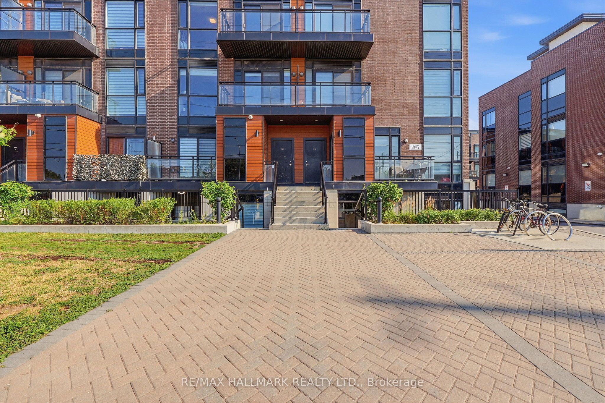 5279 Highway 7 203B, Vaughan, ON L4L 0J1 photo 2
