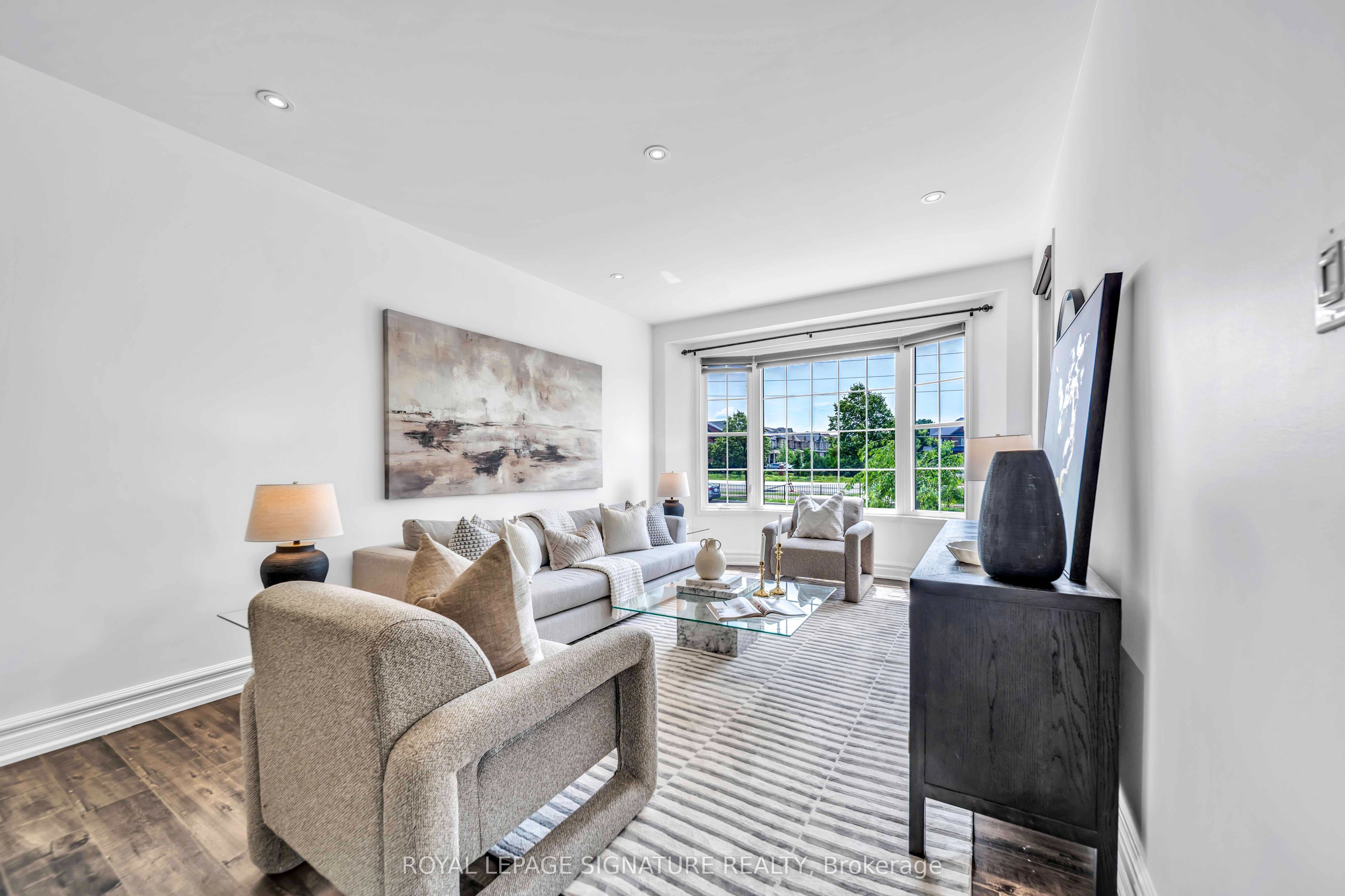 81 Bulmer Crescent, Newmarket, ON L3X 3K1 photo 3