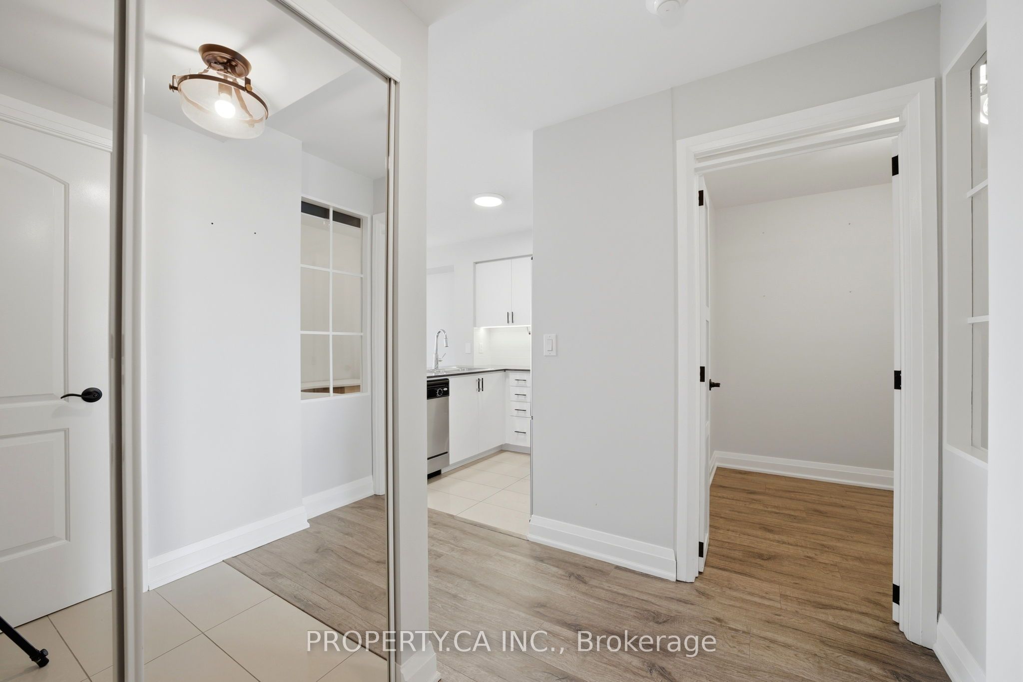 30 North Park Road 706, Vaughan, ON L4J 0G6 photo 5