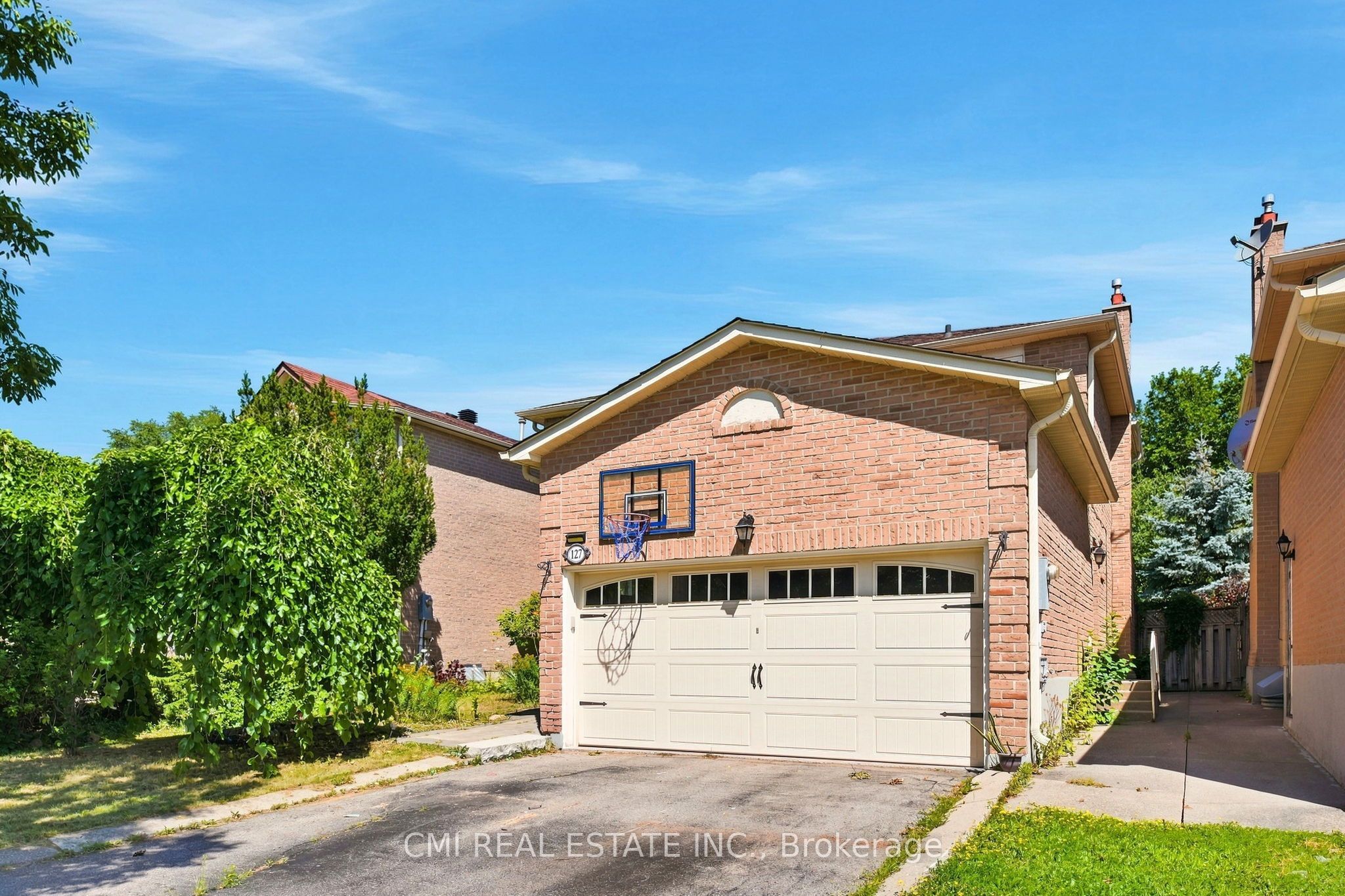 127 O'connor Crescent, Richmond Hill, ON L4C 7R7 photo 3