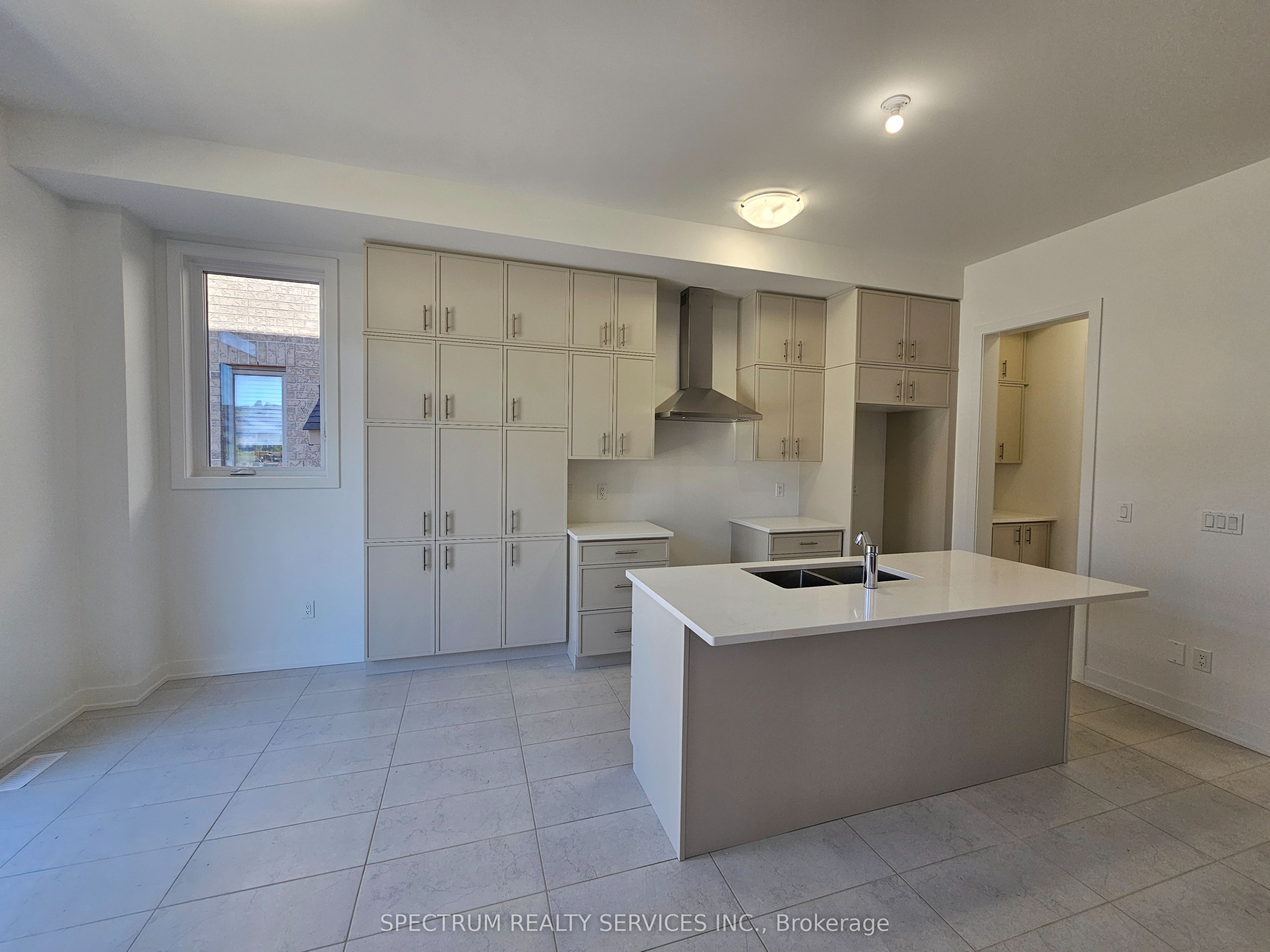 184 Dog Wood Boulevard, East Gwillimbury, ON L9N 0X2 photo 5