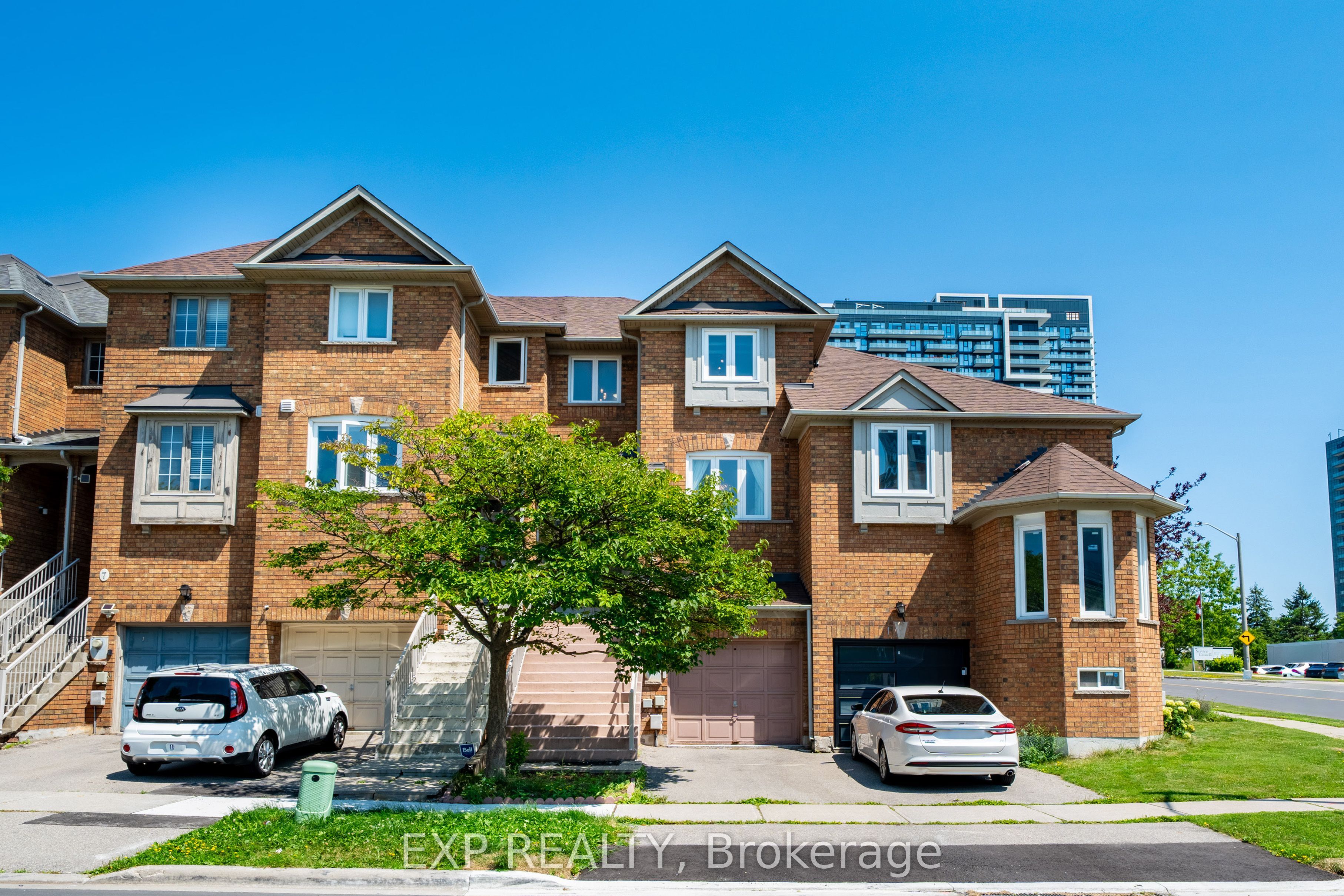 3 Baffin Court, Richmond Hill, ON L4B 4J6 photo 2
