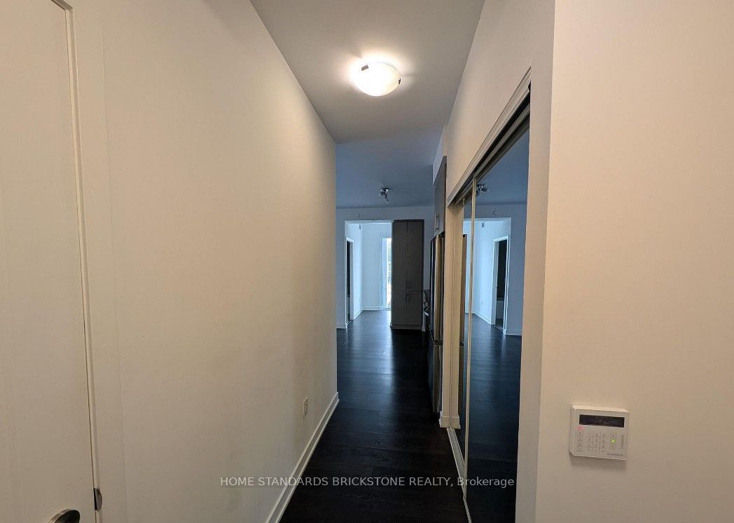 95 Oneida Crescent 810, Richmond Hill, ON L4B 0B1 photo 3