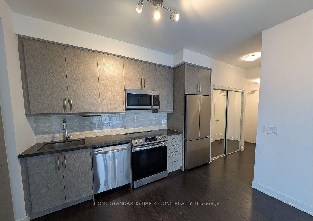 95 Oneida Crescent 810, Richmond Hill, ON L4B 0B1 photo 5
