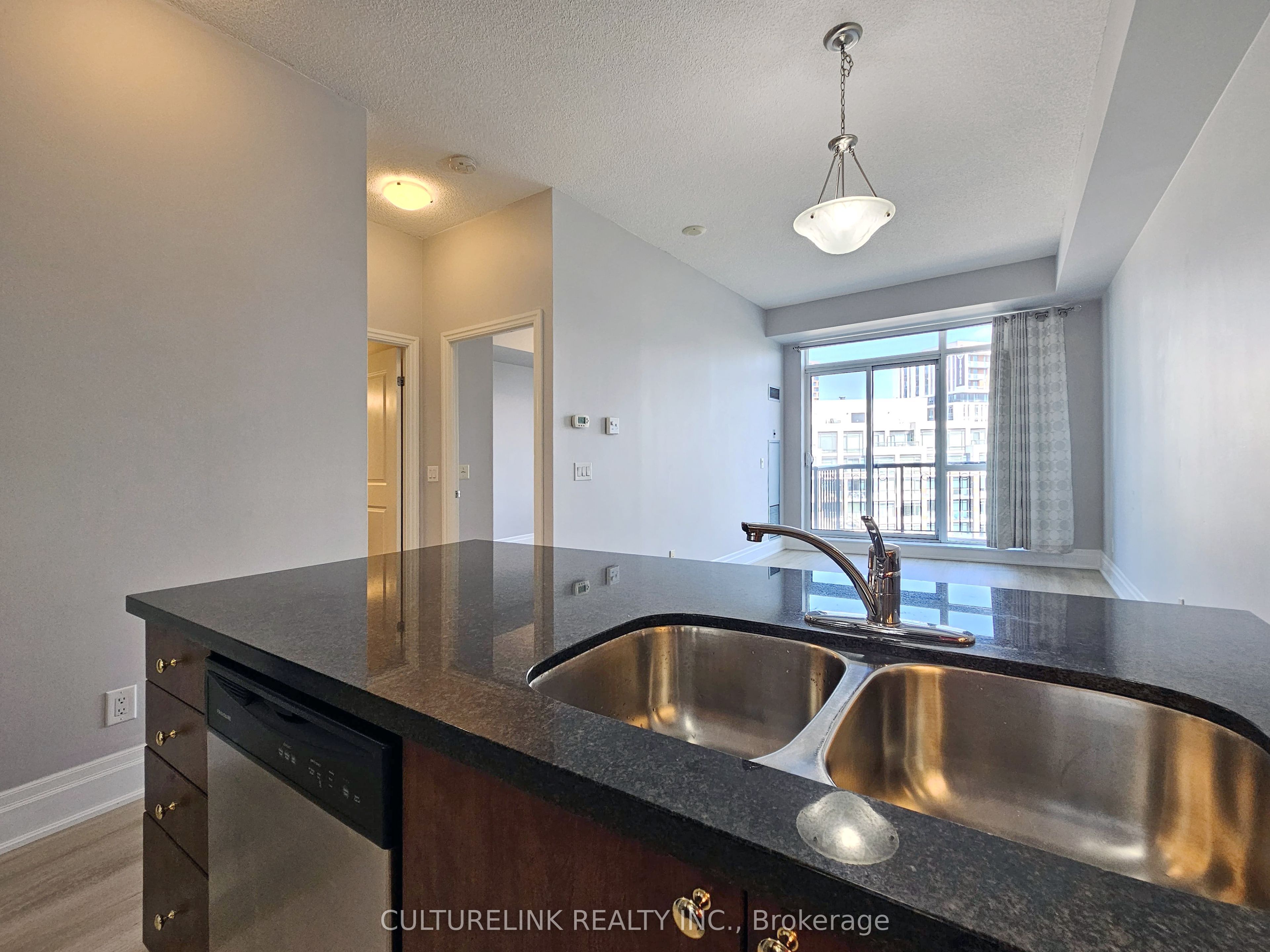 111 Upper Duke Crescent 1008, Markham, ON L6B 1N1 photo 3