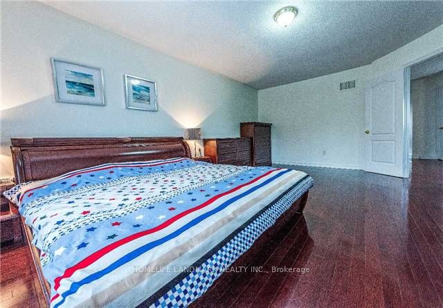 82 Canyon Hill Avenue, Richmond Hill, ON L4C 0E1 photo 3