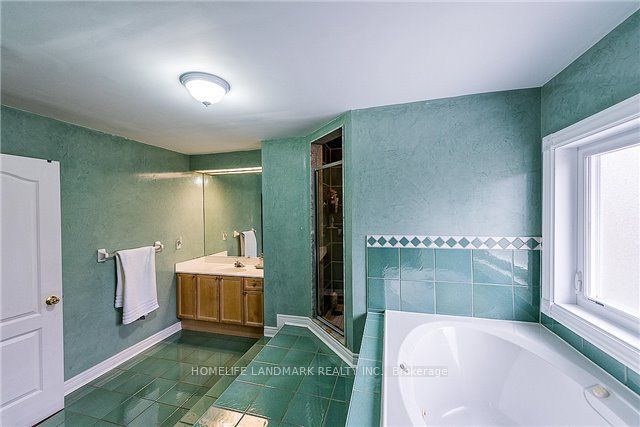 82 Canyon Hill Avenue, Richmond Hill, ON L4C 0E1 photo 4