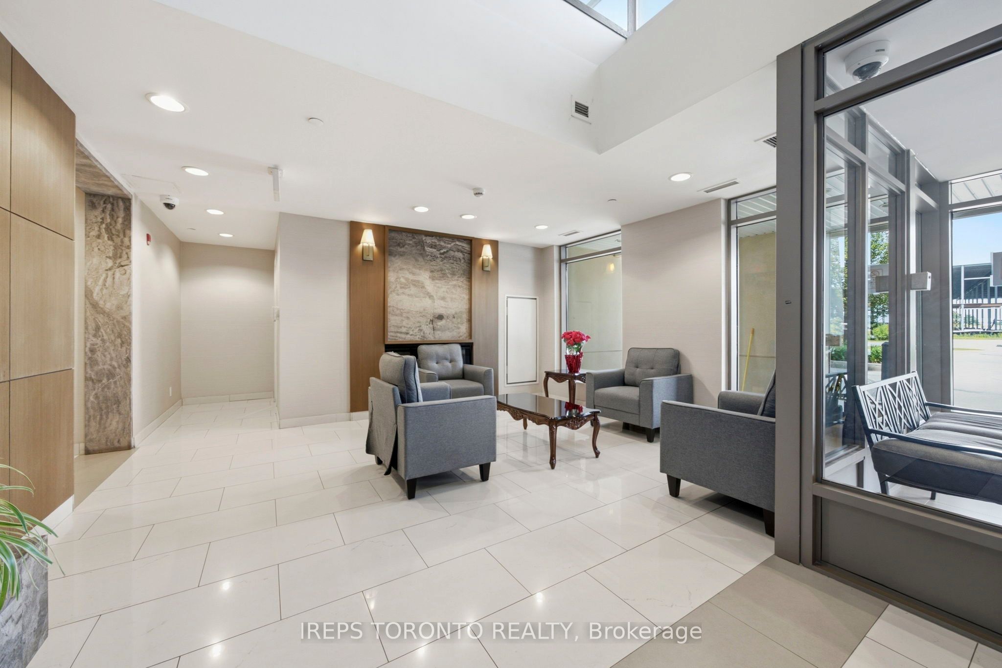 75 Norman Bethune Avenue 209, Richmond Hill, ON L4B 0B6 photo 2