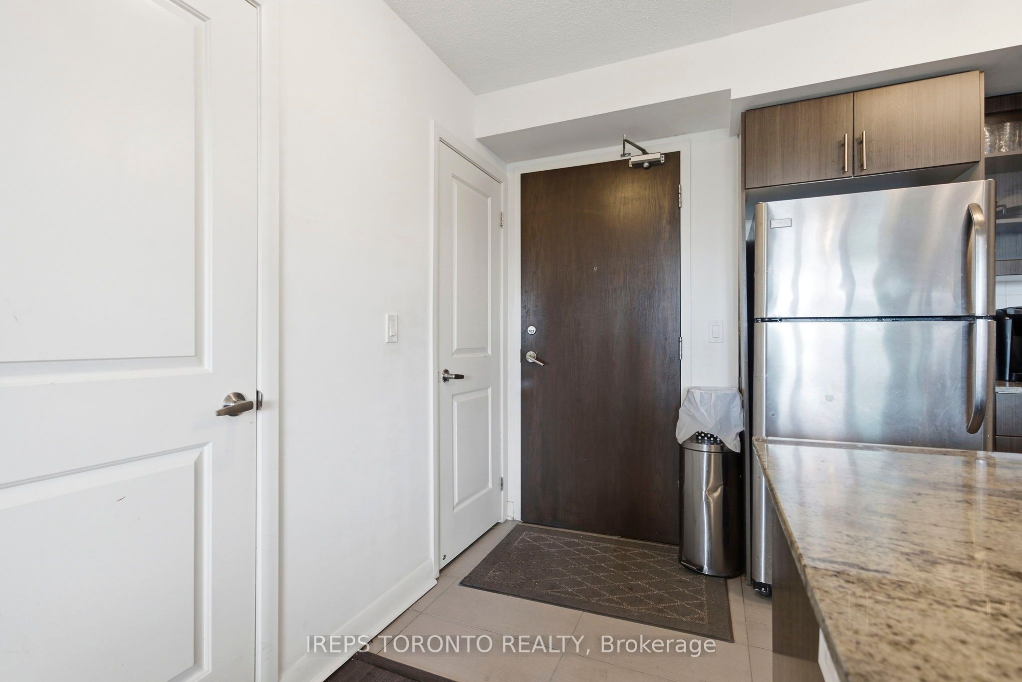 75 Norman Bethune Avenue 209, Richmond Hill, ON L4B 0B6 photo 3