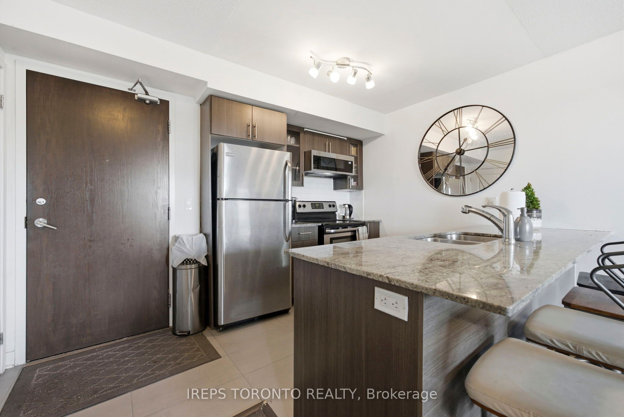 75 Norman Bethune Avenue 209, Richmond Hill, ON L4B 0B6 photo 4