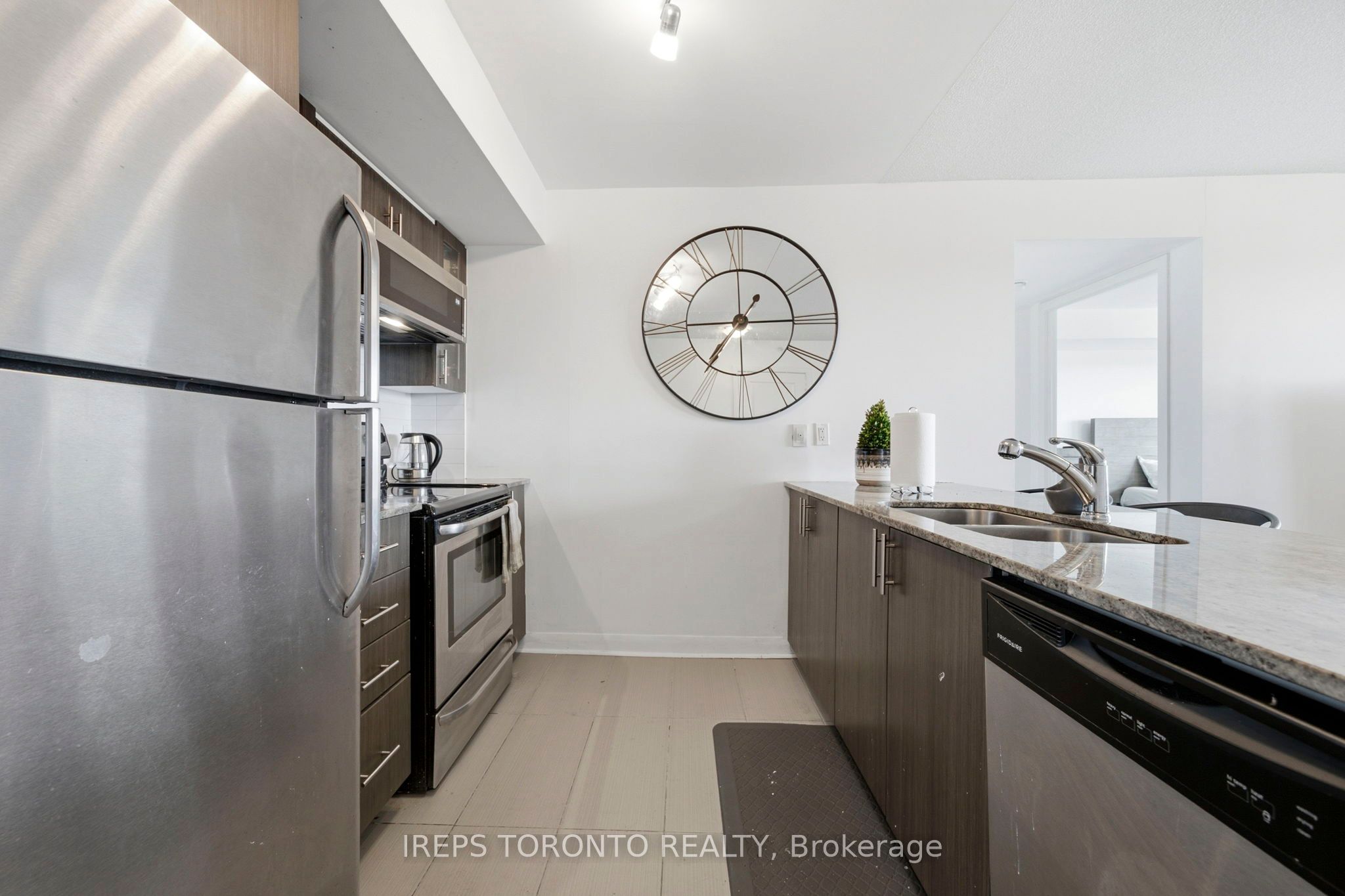 75 Norman Bethune Avenue 209, Richmond Hill, ON L4B 0B6 photo 5