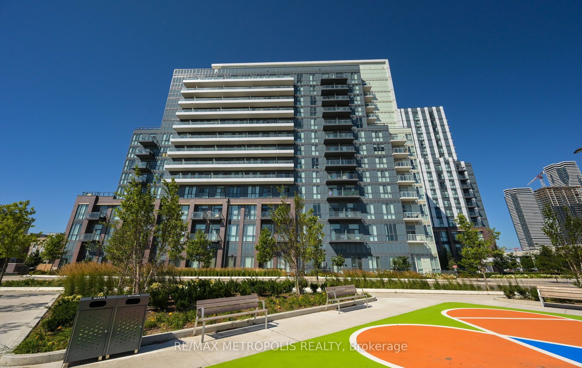 60 Honeycrisp Crescent 1601, Vaughan, ON L4K 0N5 photo 3