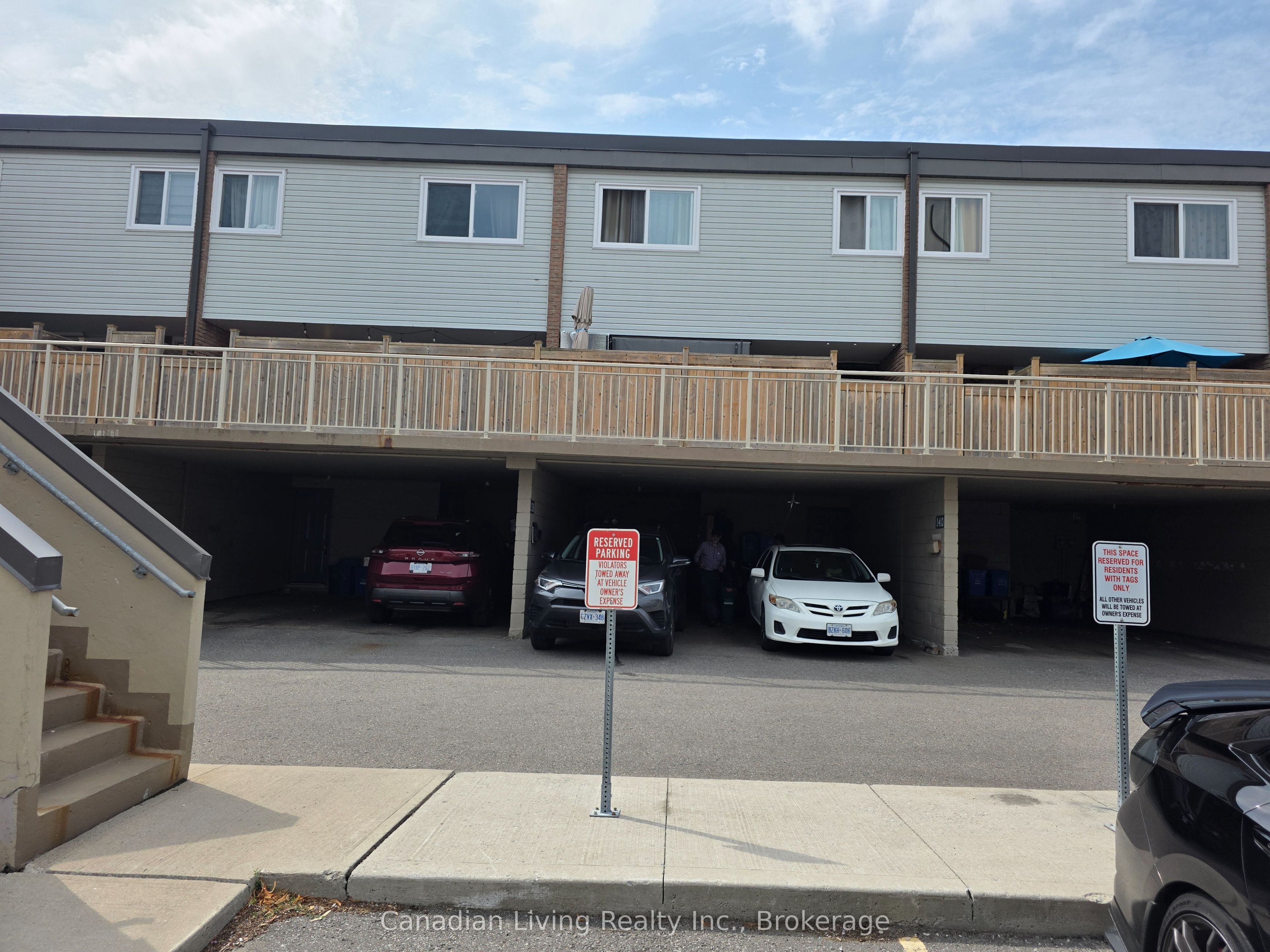 138 Milestone Crescent Lower, Aurora, ON L4G 3M2 photo 2