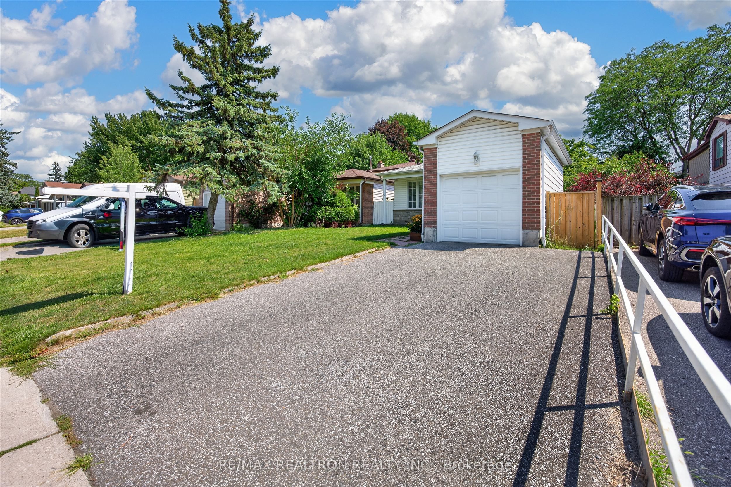 29 Springhead Gardens, Richmond Hill, ON L4C 5C1 photo 3