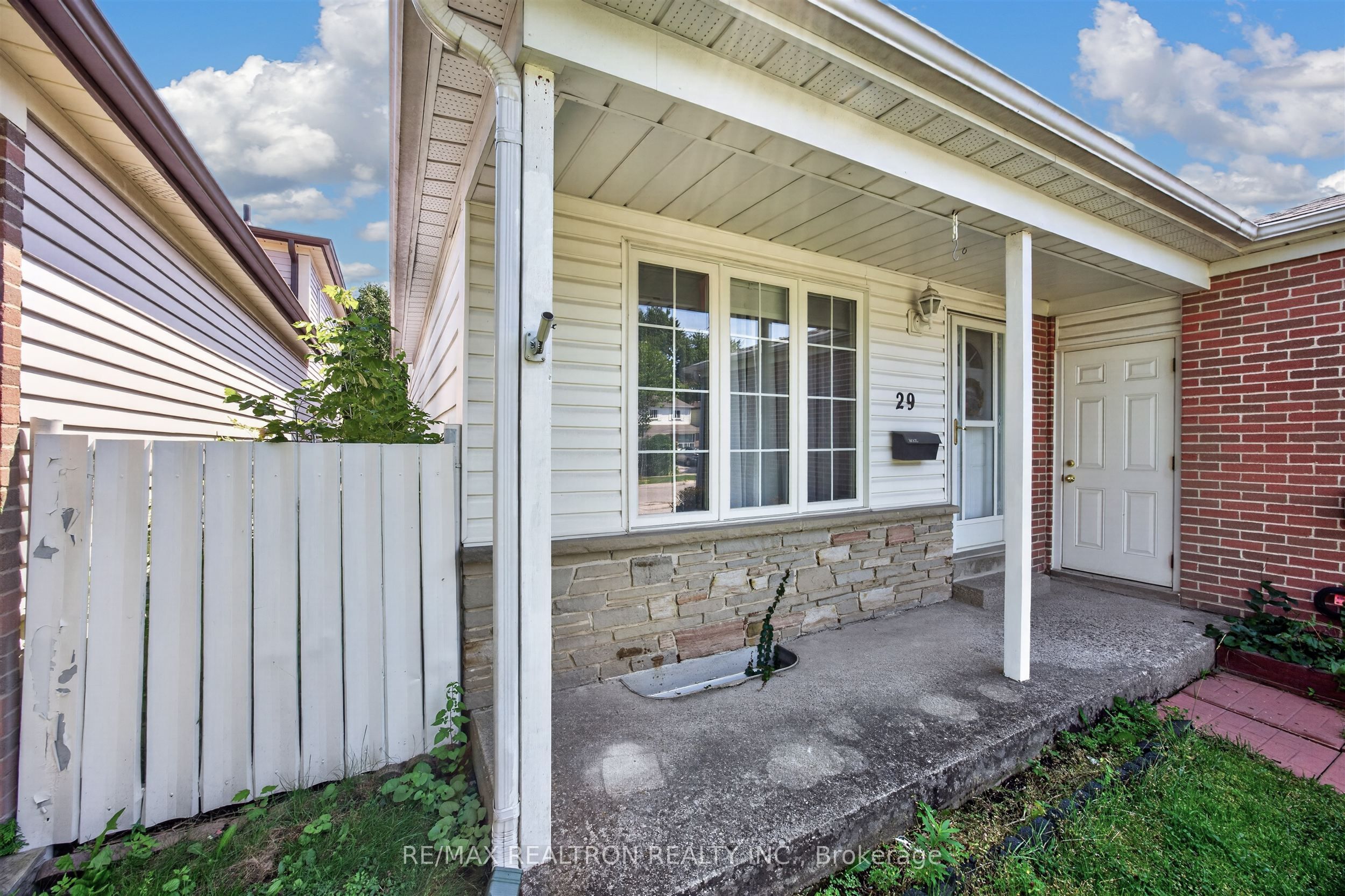 29 Springhead Gardens, Richmond Hill, ON L4C 5C1 photo 5