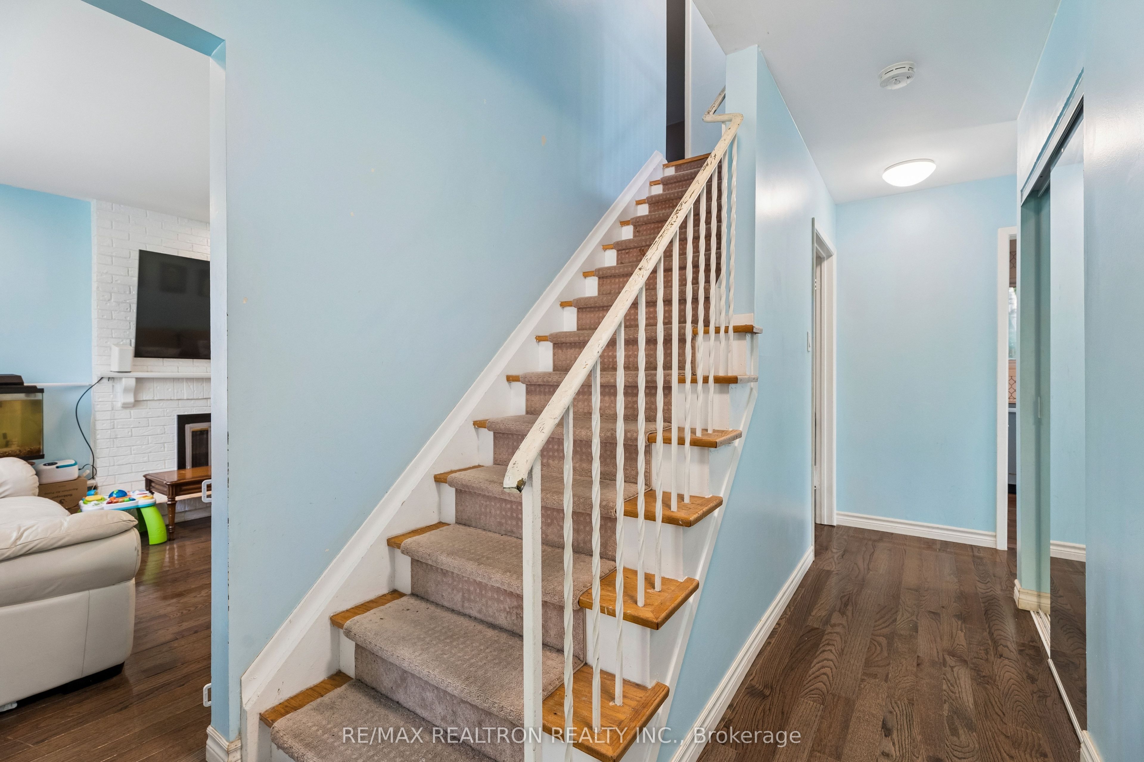 383 Sandford Street, Newmarket, ON L3Y 4S5 photo 4