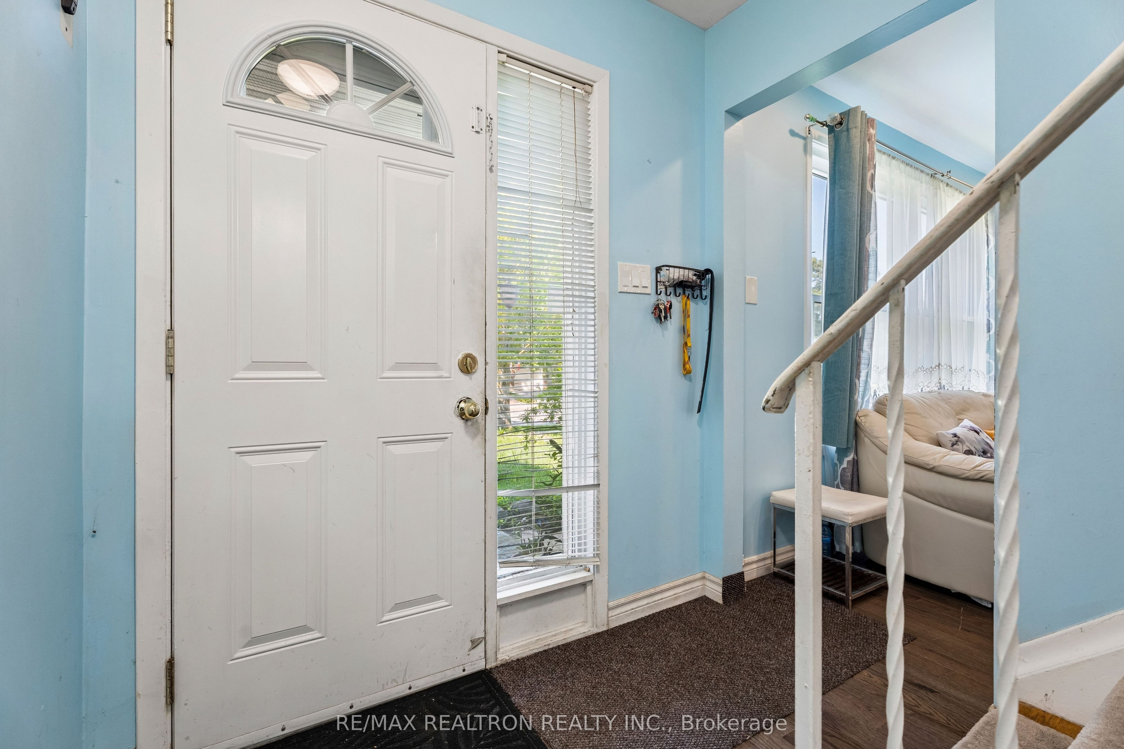 383 Sandford Street, Newmarket, ON L3Y 4S5 photo 5