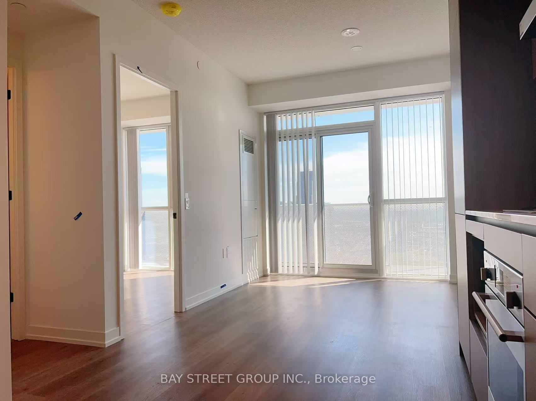 28 Interchange Way 4208, Vaughan, ON L4K 0P8 photo 4