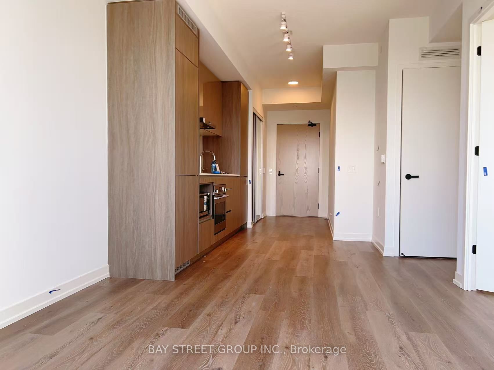 28 Interchange Way 4208, Vaughan, ON L4K 0P8 photo 5
