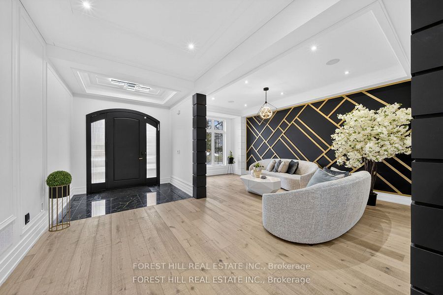 2019 Lilac Drive, Innisfil, ON L9S 1Y9 photo 2