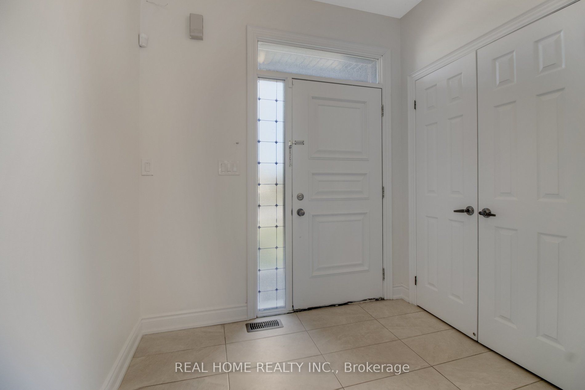 490 Rita's Avenue, Newmarket, ON L3X 2M8 photo 3