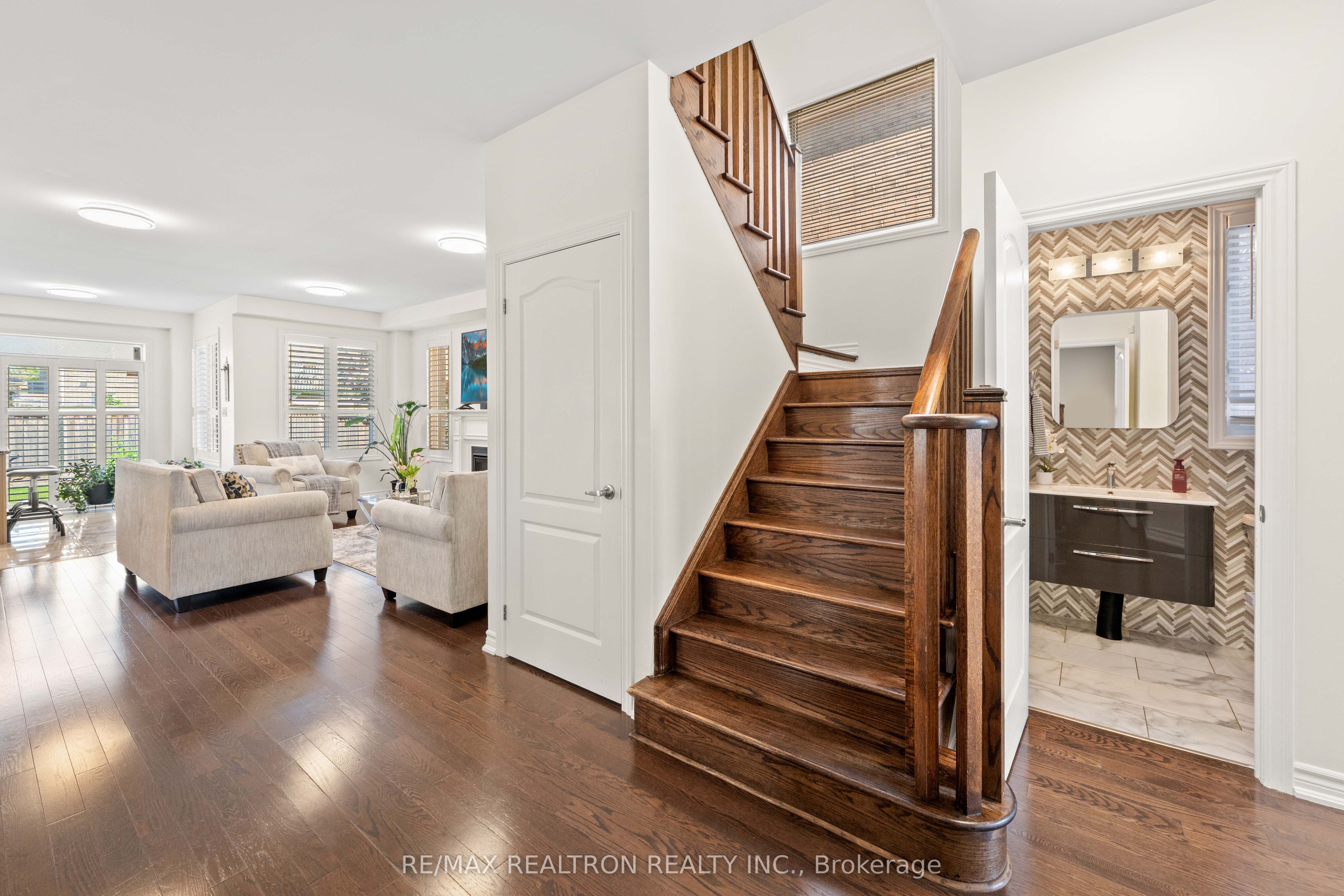 2072 Allison Street, Innisfil, ON L9S 0K7 photo 5