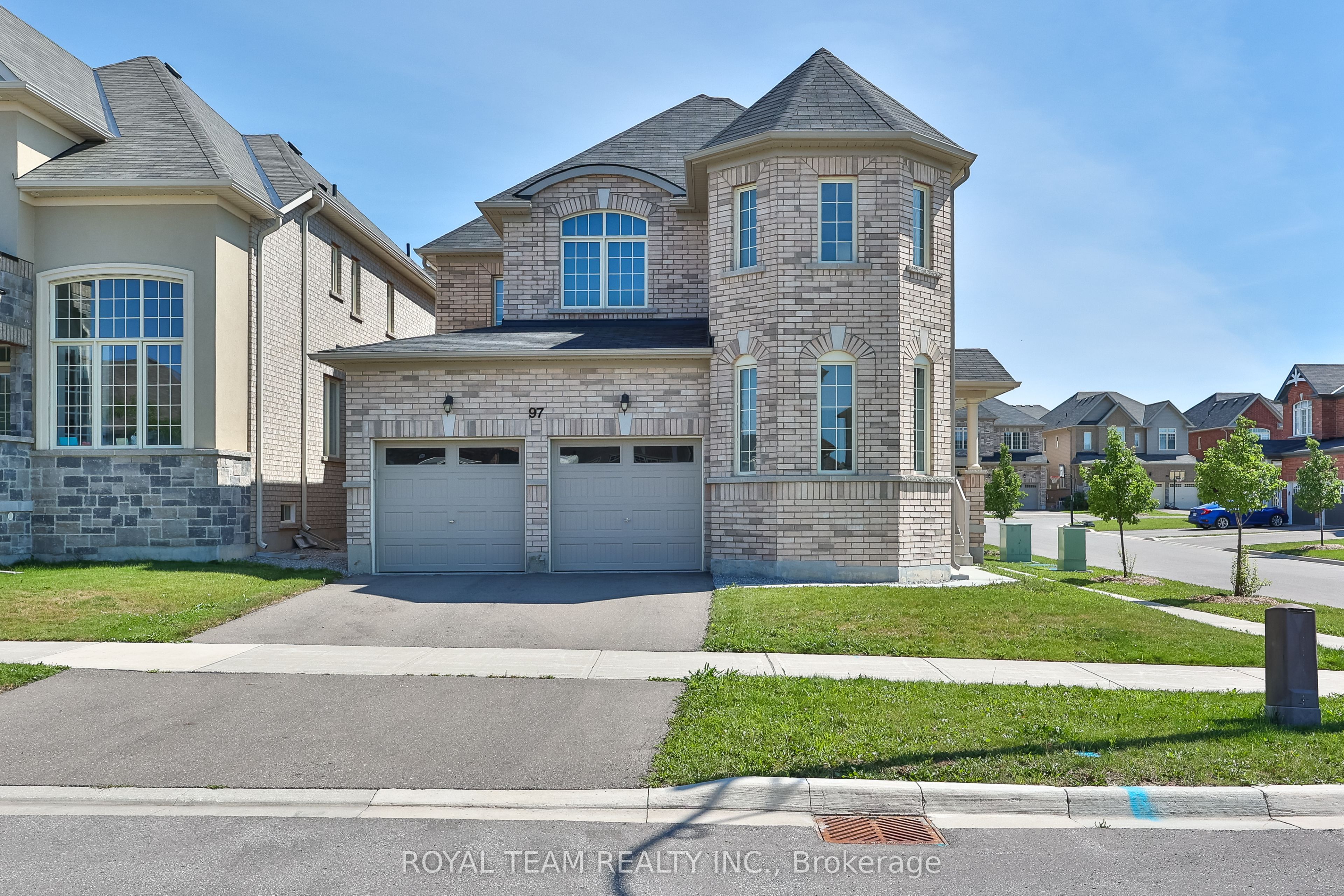 97 Kingknoll Crescent, Georgina, ON L4P 0C9
