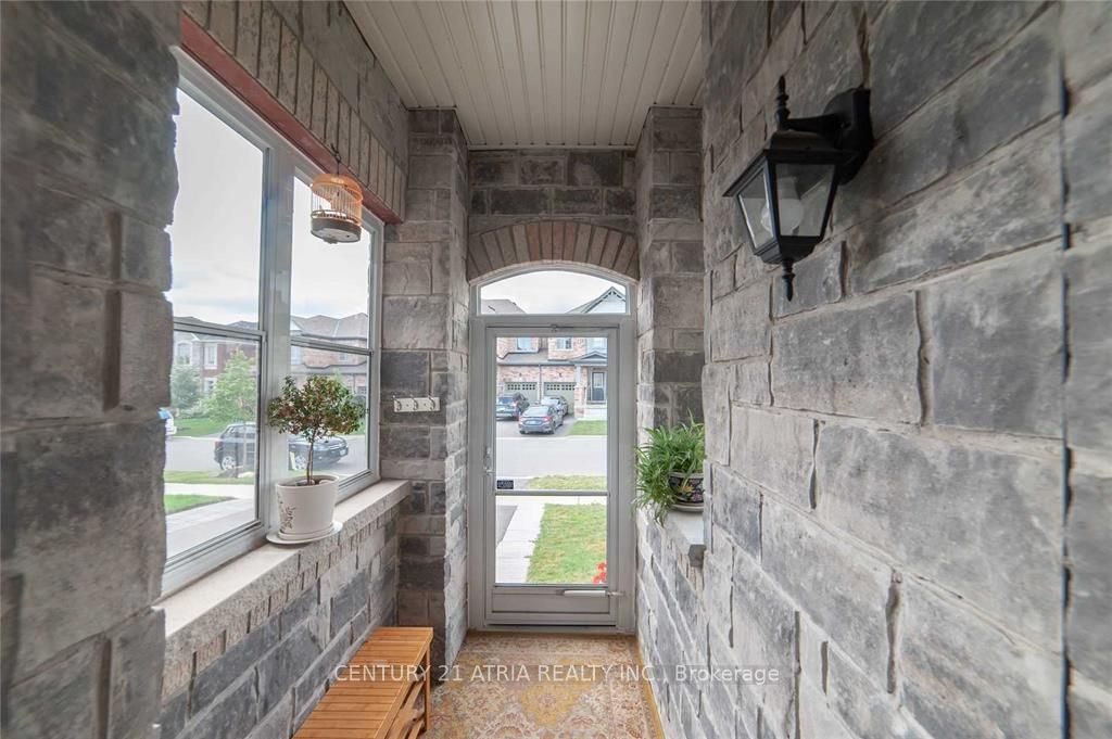 58 Mondial Crescent, East Gwillimbury, ON L9N 0S2 photo 2