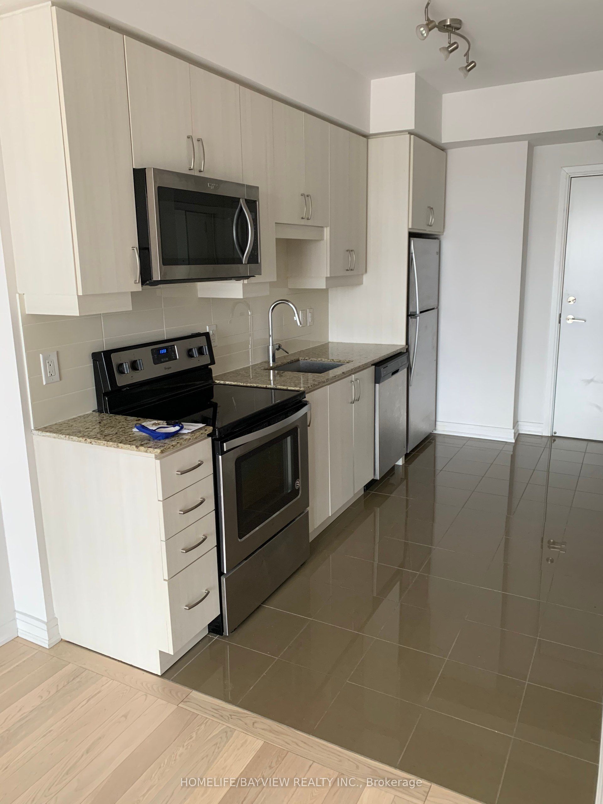 9205 Yonge Street 1705 NE, Richmond Hill, ON L4C 6Z2 photo 3