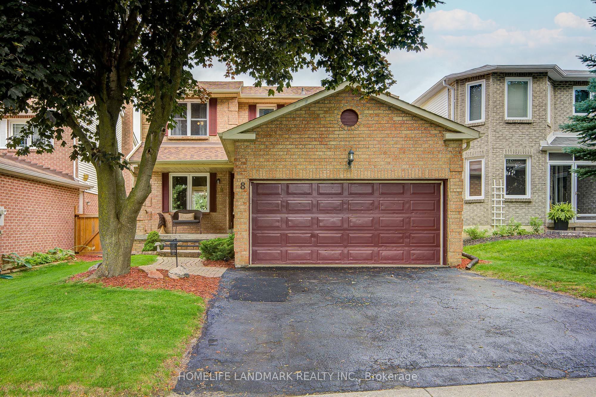 8 Closs Square, Aurora, ON L4G 5H7