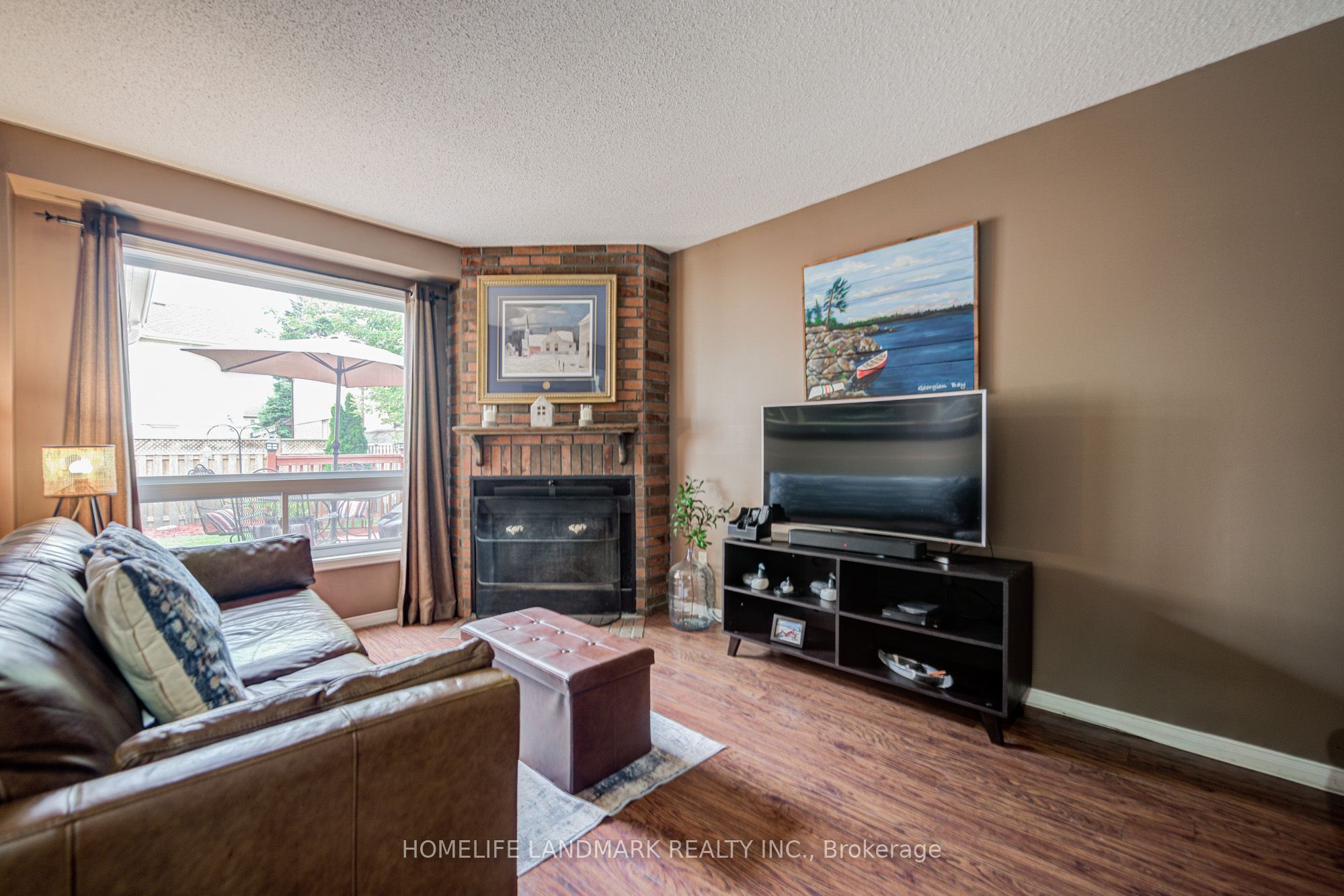 8 Closs Square, Aurora, ON L4G 5H7 photo 3