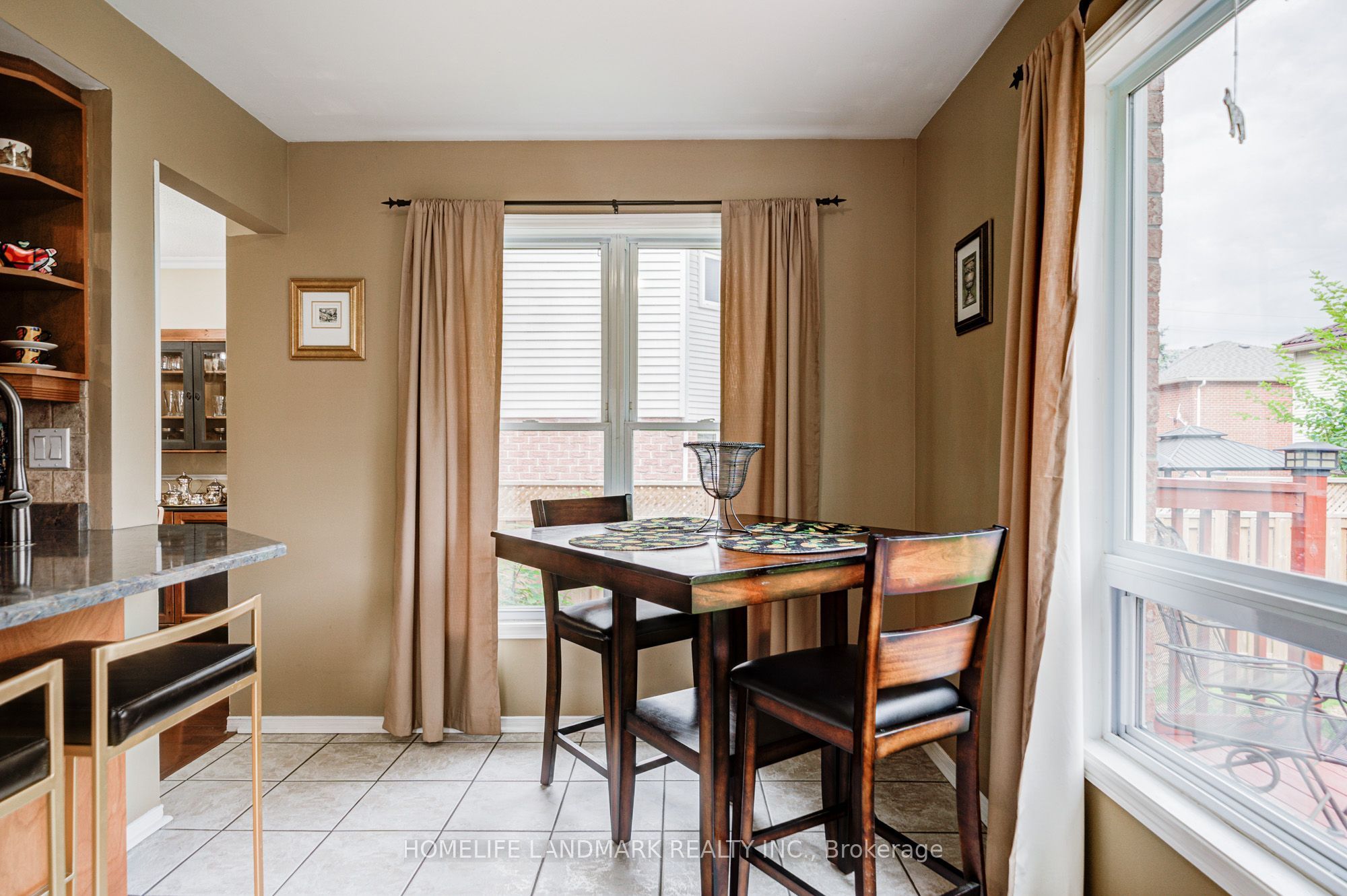 8 Closs Square, Aurora, ON L4G 5H7 photo 5