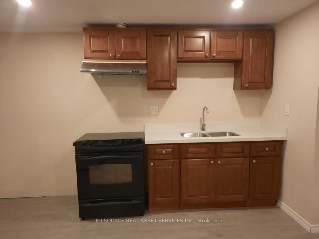 8 Headford Avenue Lower, Richmond Hill, ON L4B 3V7 photo 4